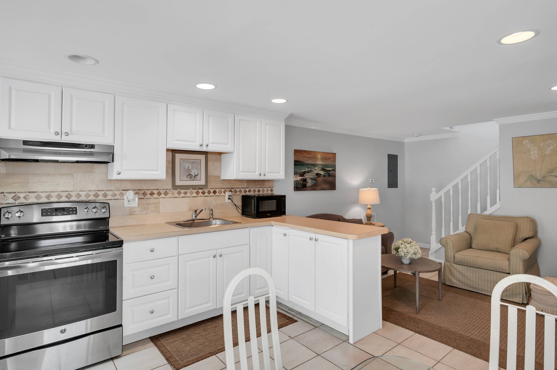 One Bedroom Condo With Outside Seating Area