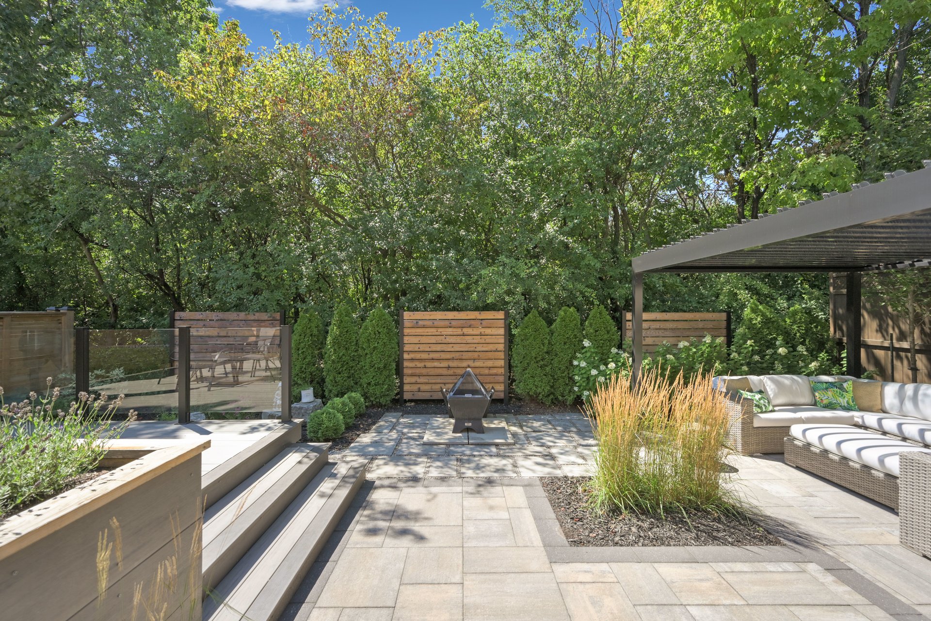 Impressive Home on Ravine Lot in Glen Abbey