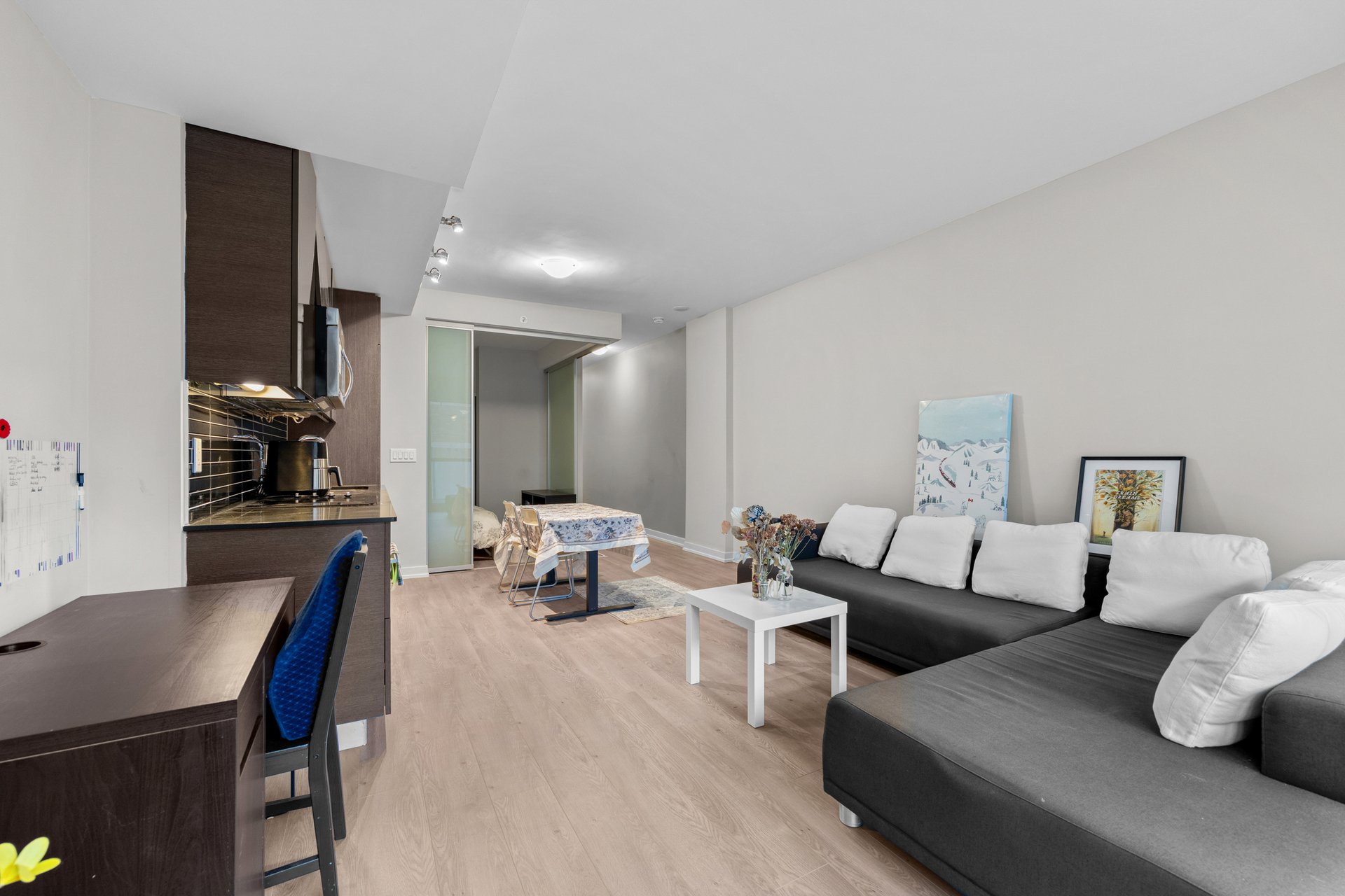 210 Simcoe Street Suite 607