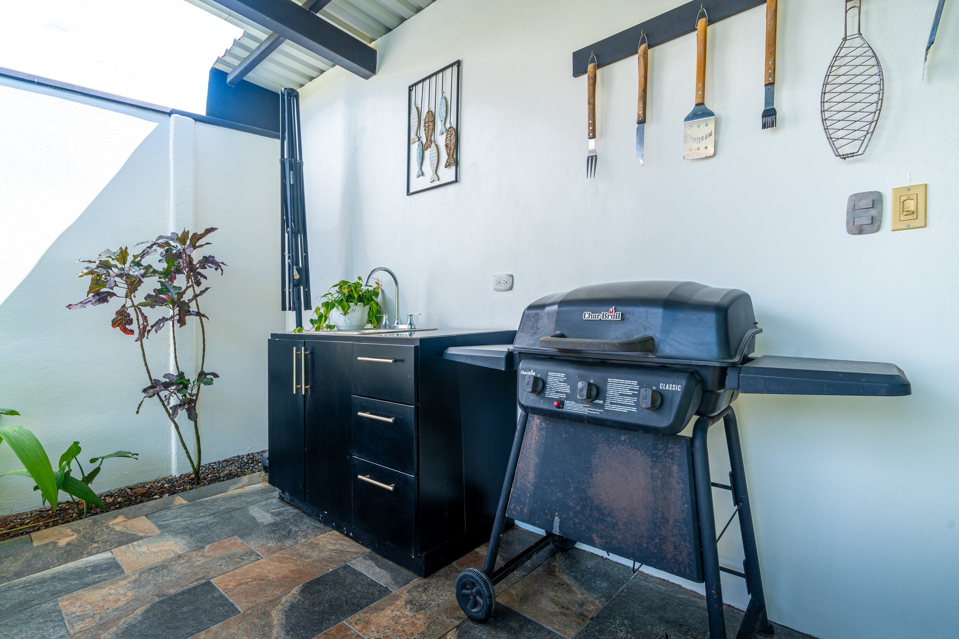 Modern 3 Bedroom Home - Walking distance to it all!