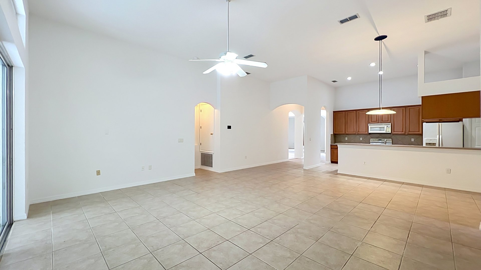 Orlando Vista Lakes 5-Bedroom 4-Bathroom Home and Lifestyle