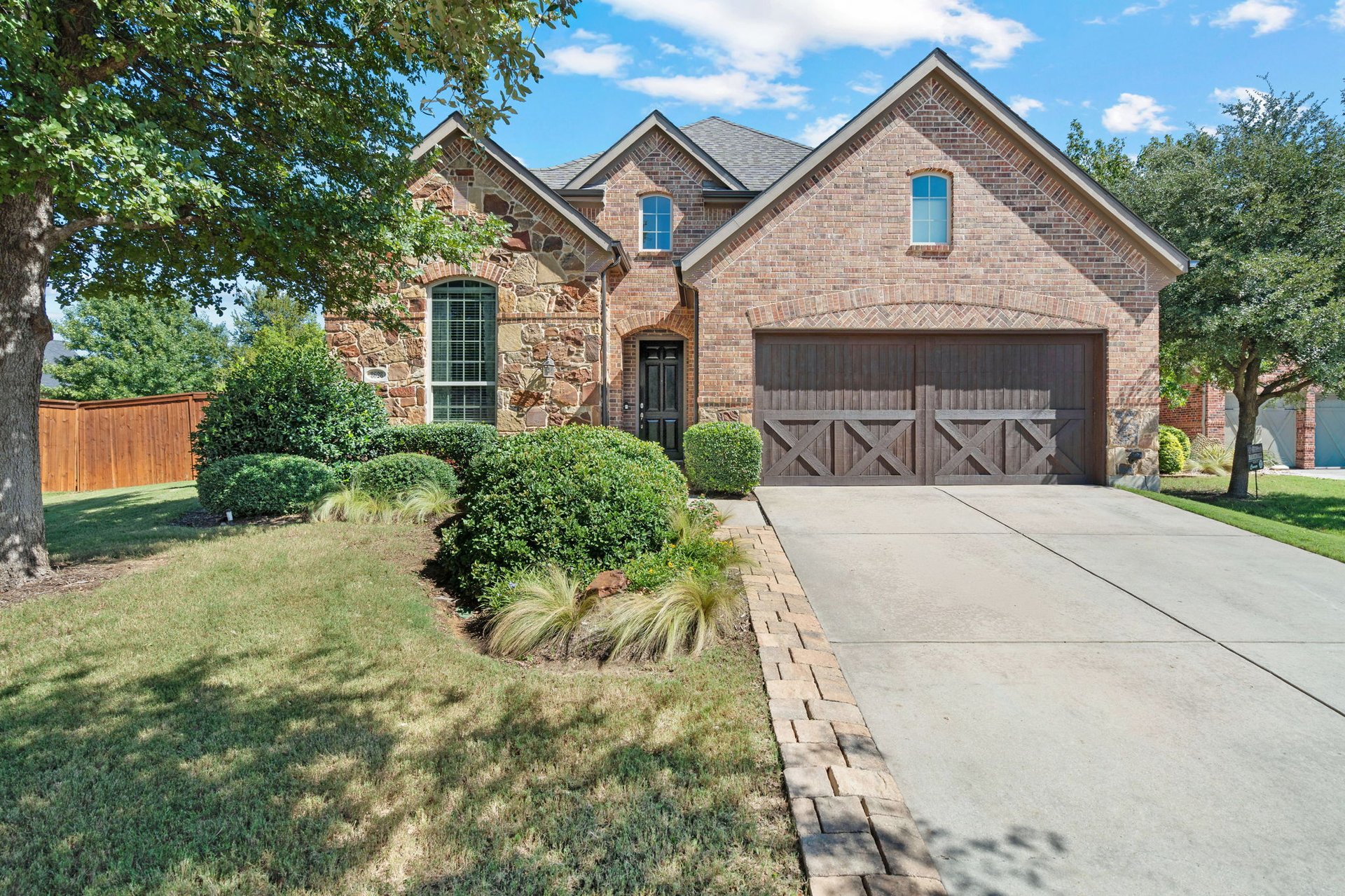 8628 Silverleaf Cir,