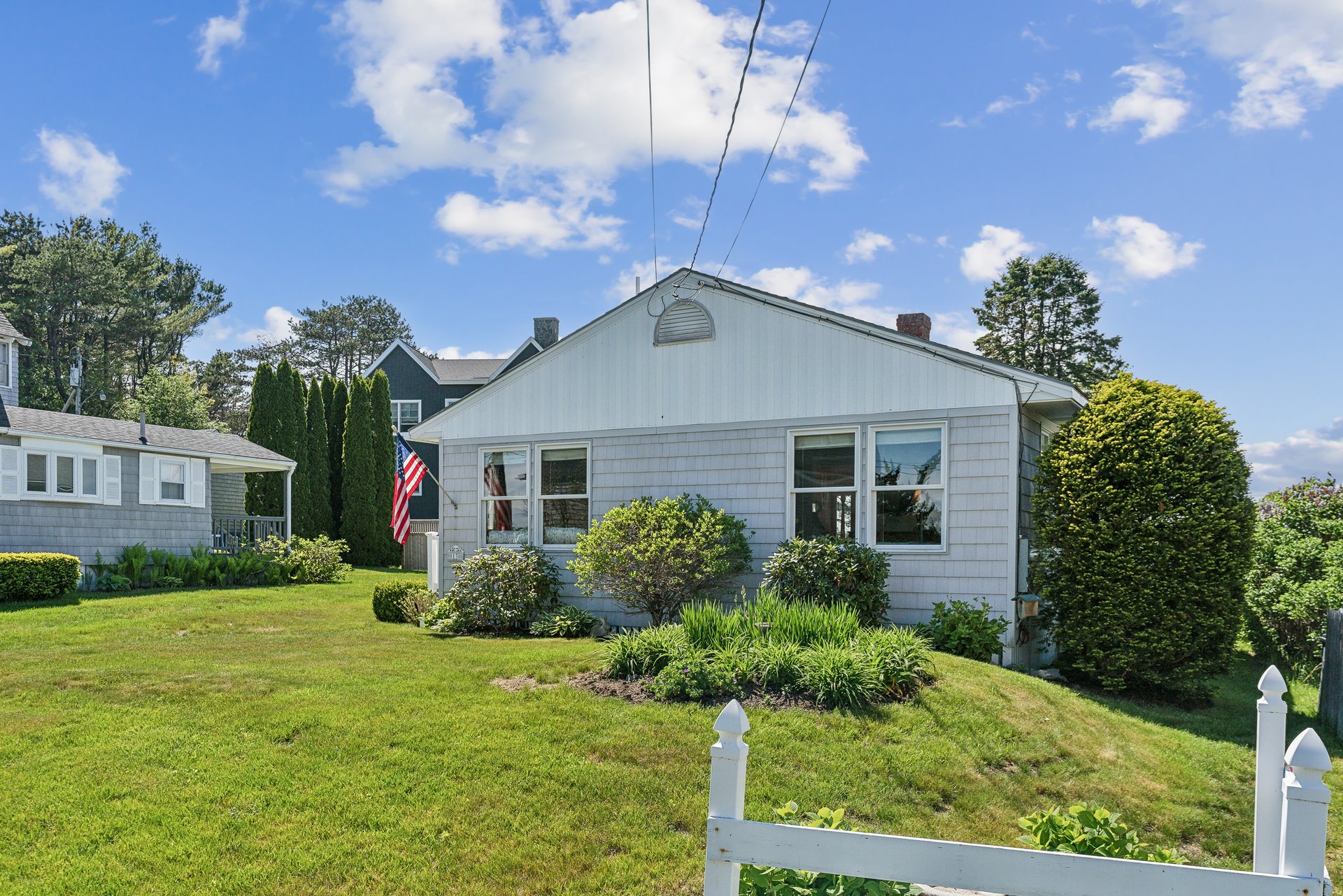 Cottage Between the River & Sea