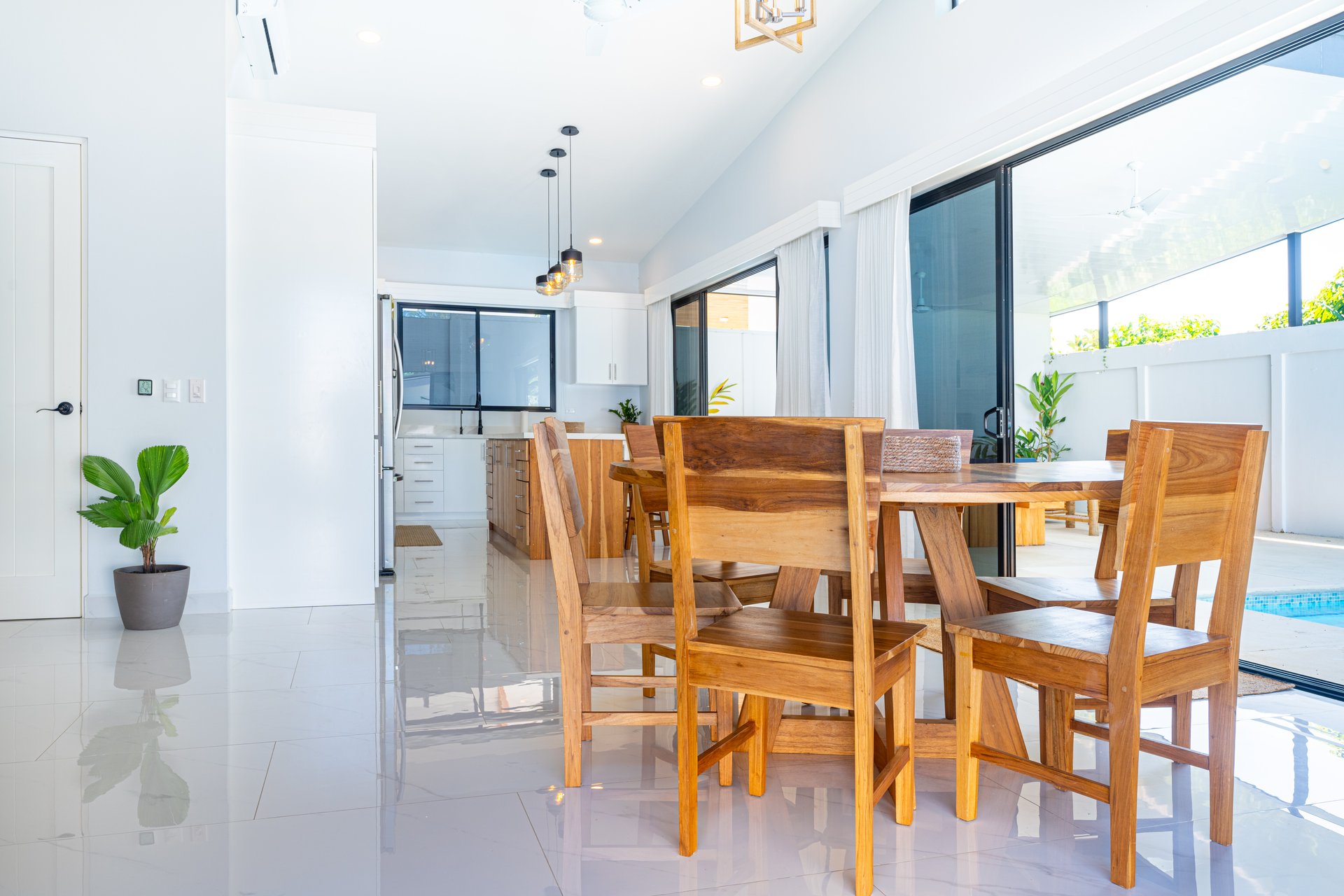 FIRE SALE!!!!! Immaculate New Build with Modern Design & Premium Features