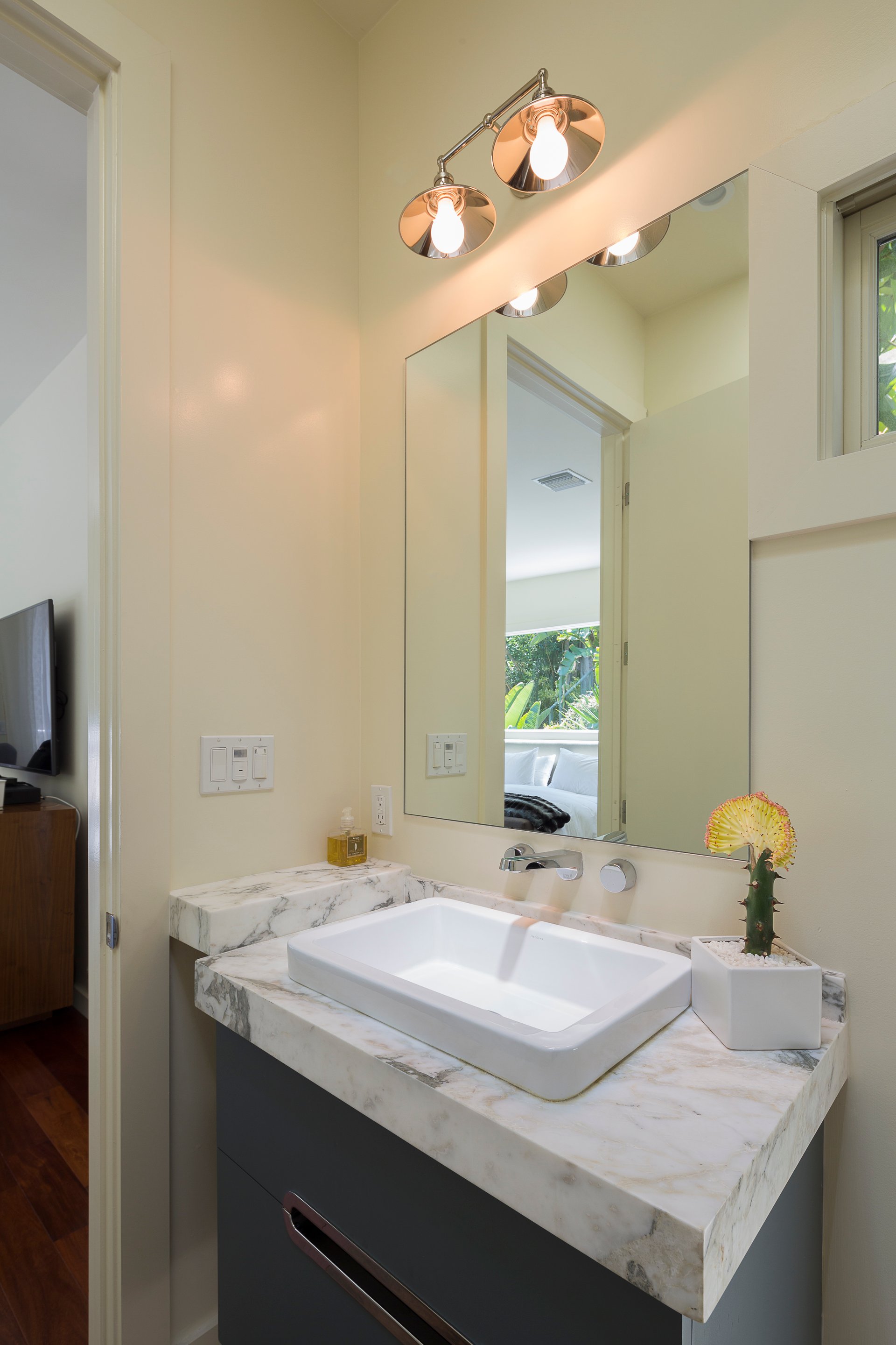 1588 N Doheny Dr