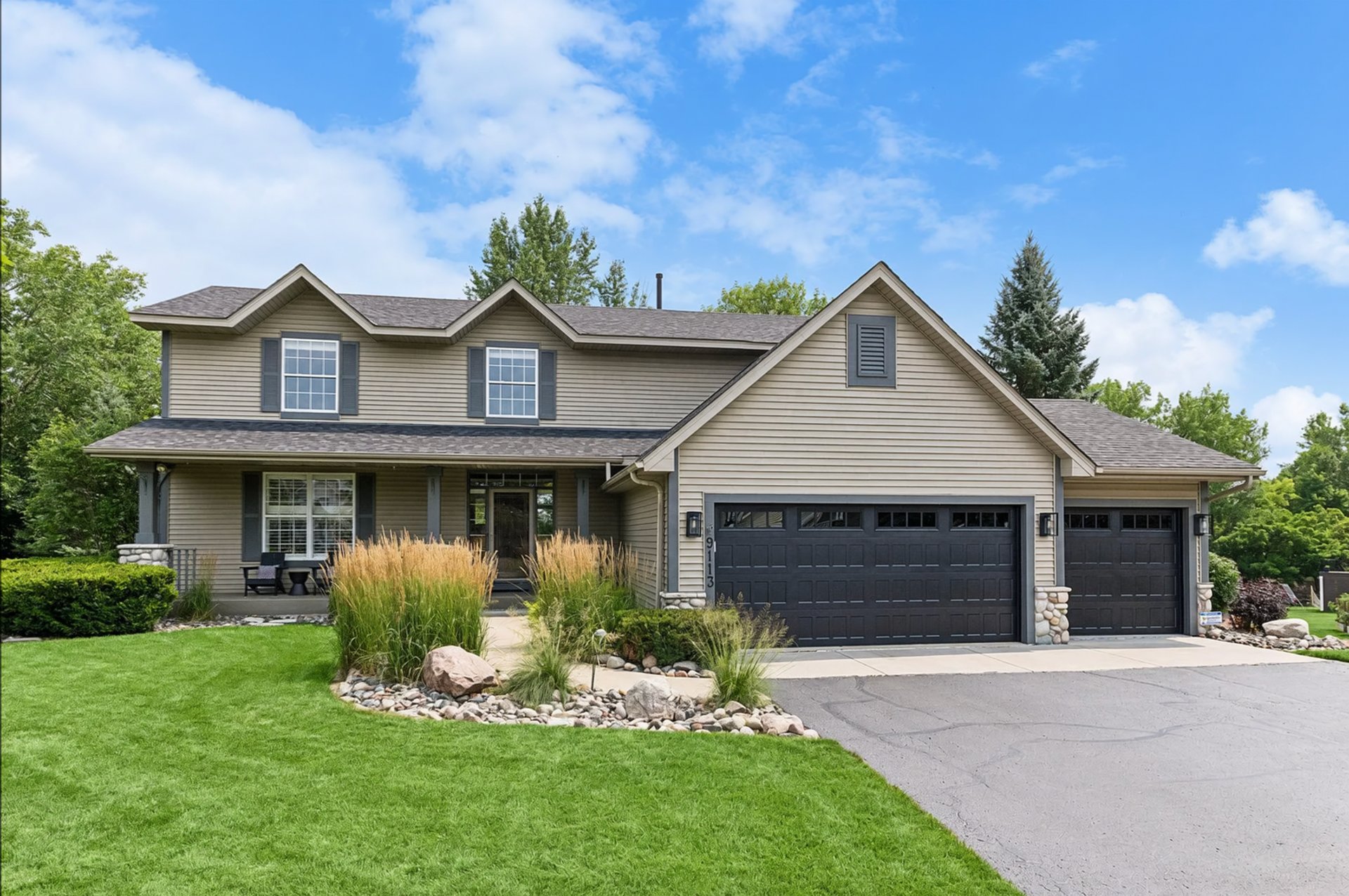 Stunning 2-Story in Springfield Community