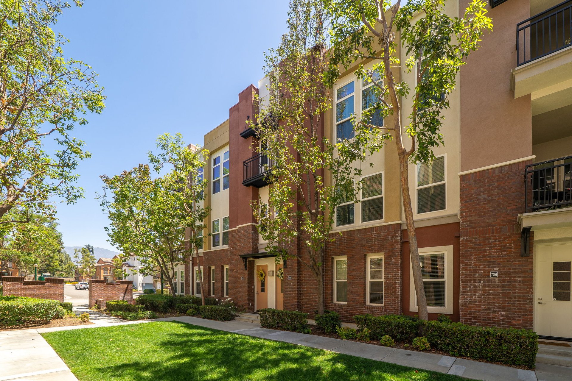 704 W 1st Street