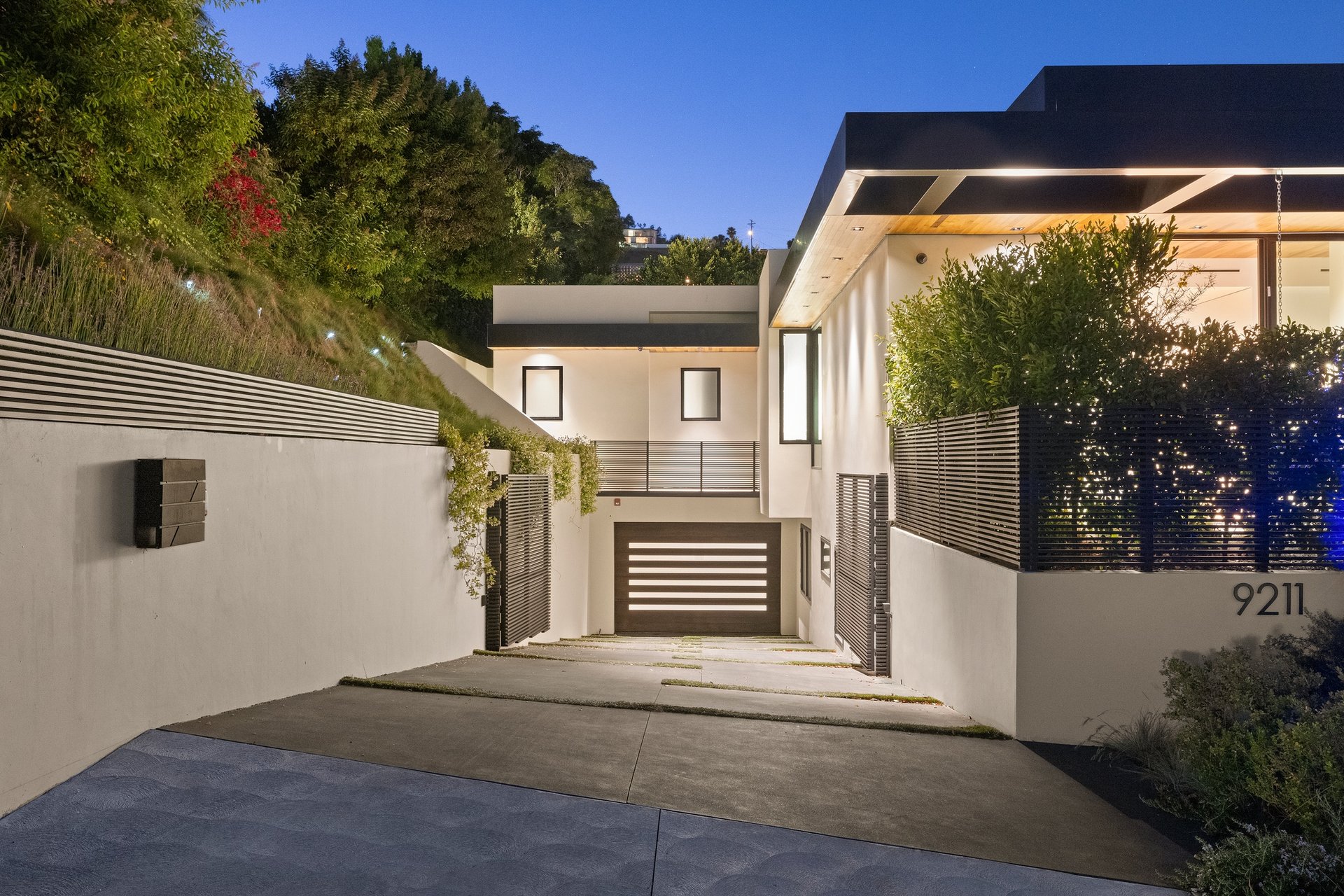9211 Nightingale Dr, Hollywood Hills