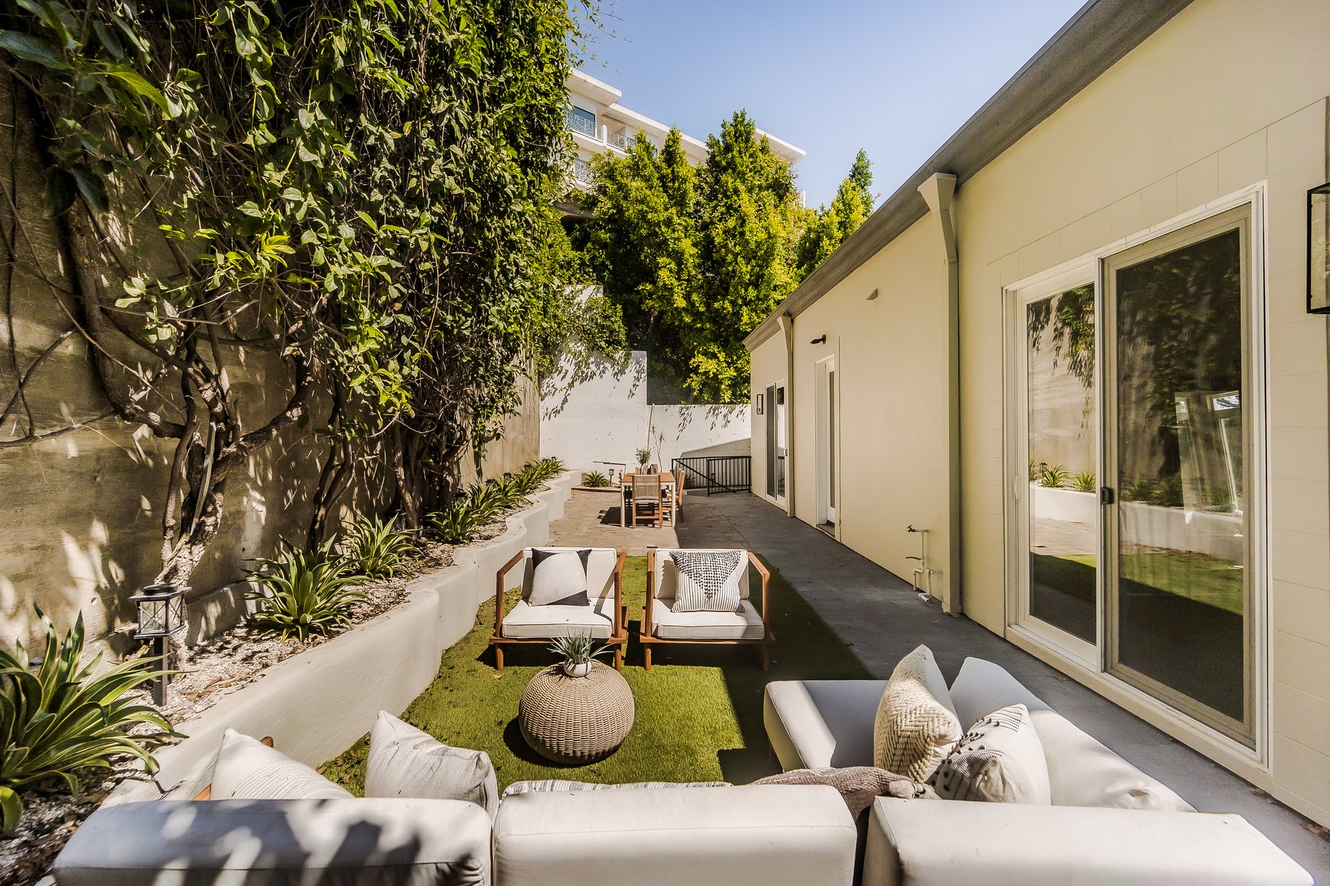 1969 Curson Pl, Hollywood Hills 