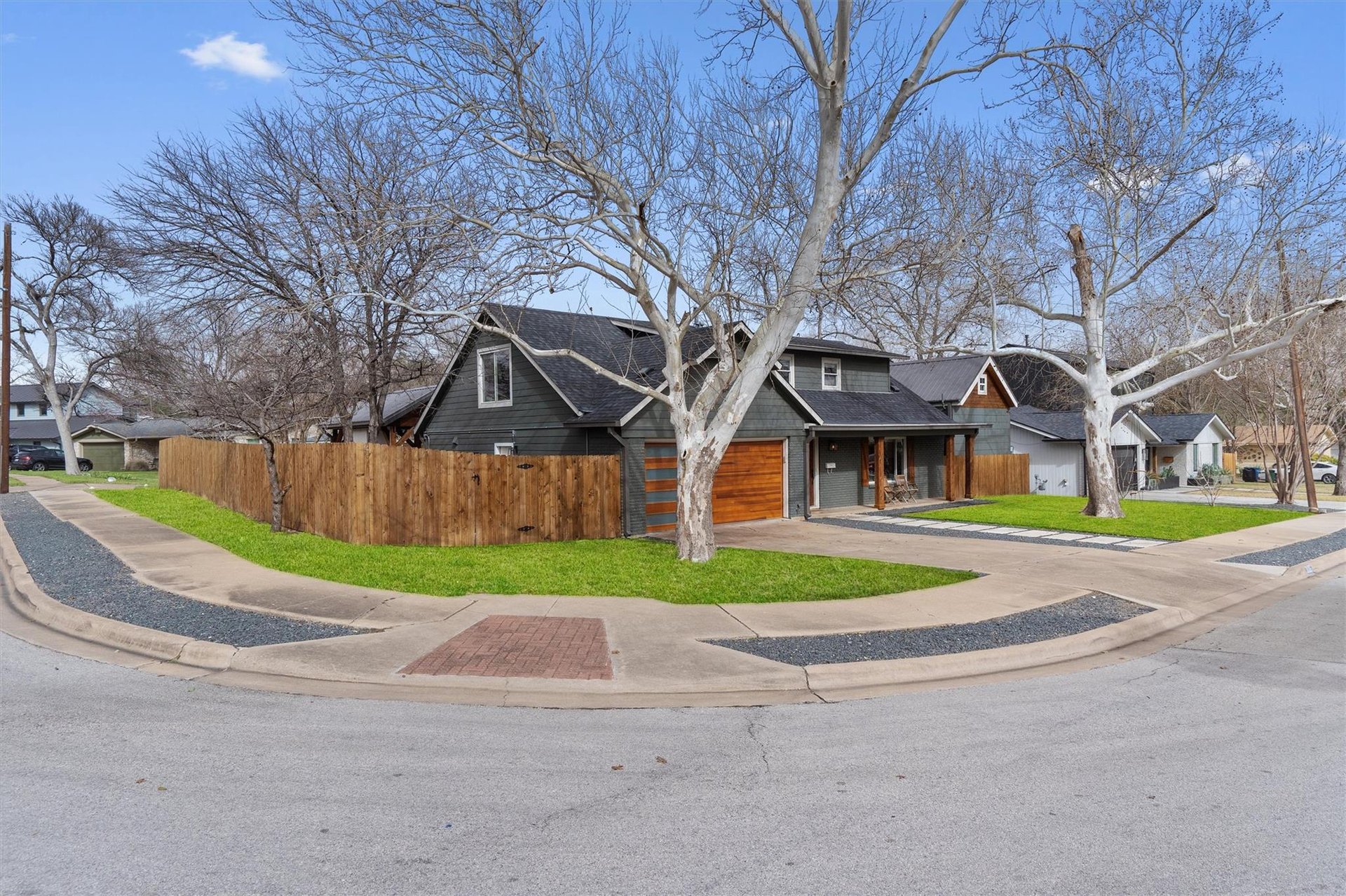 3106 Carlisle Dr