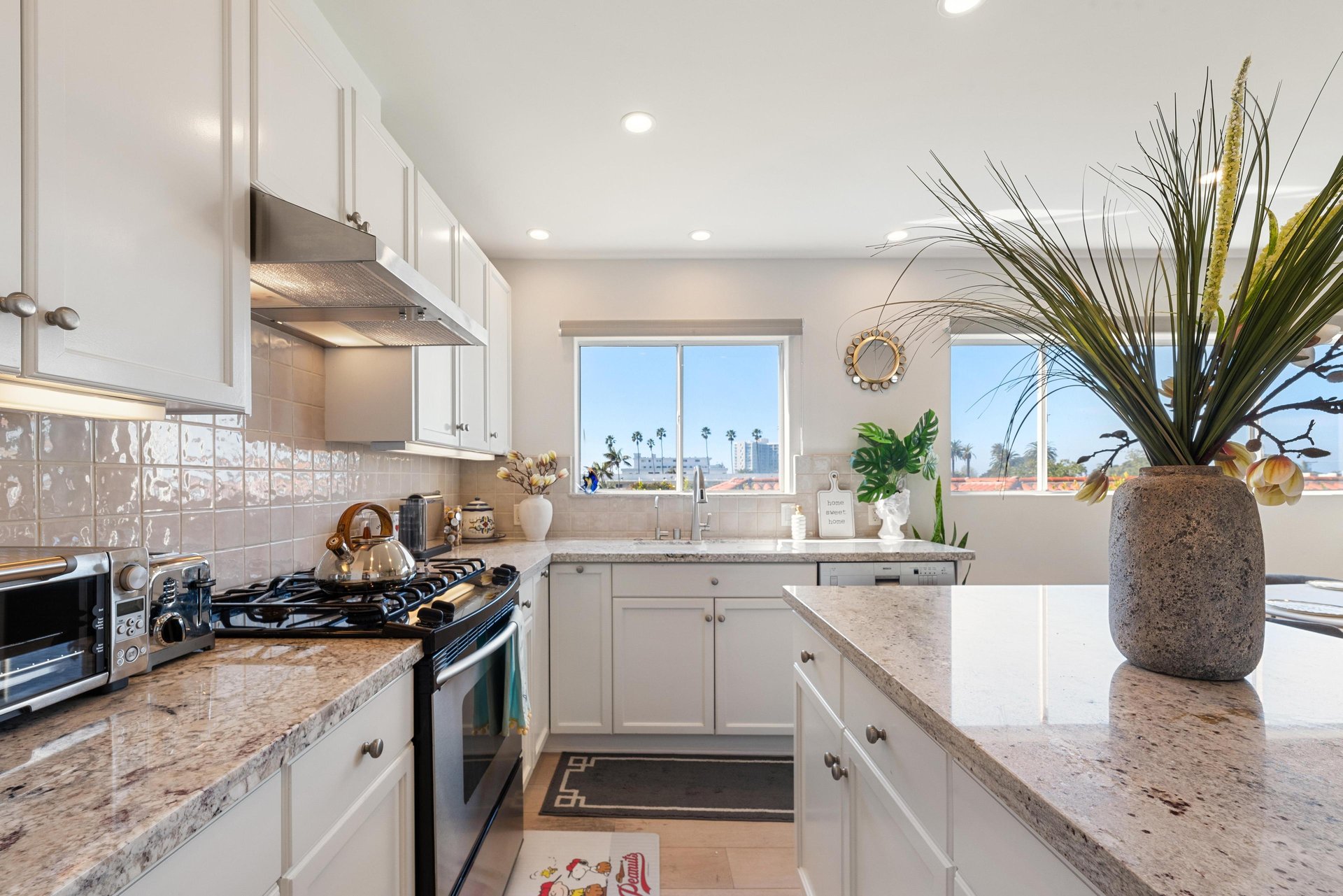 446 San Vicente Blvd Unit: 305