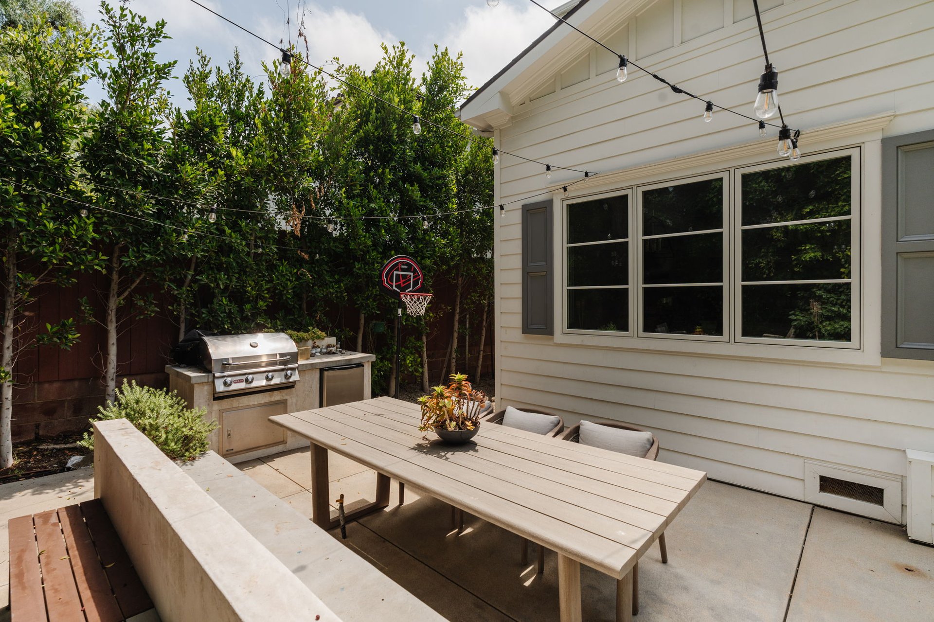 141 S Saltair Ave, Brentwood 