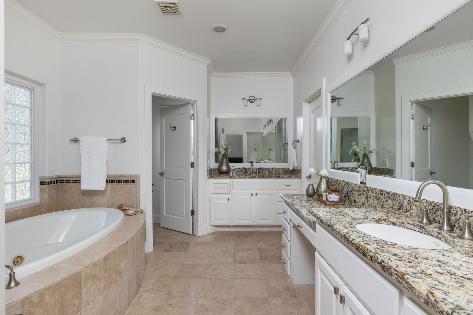 Charming Deep Eddy Retreat