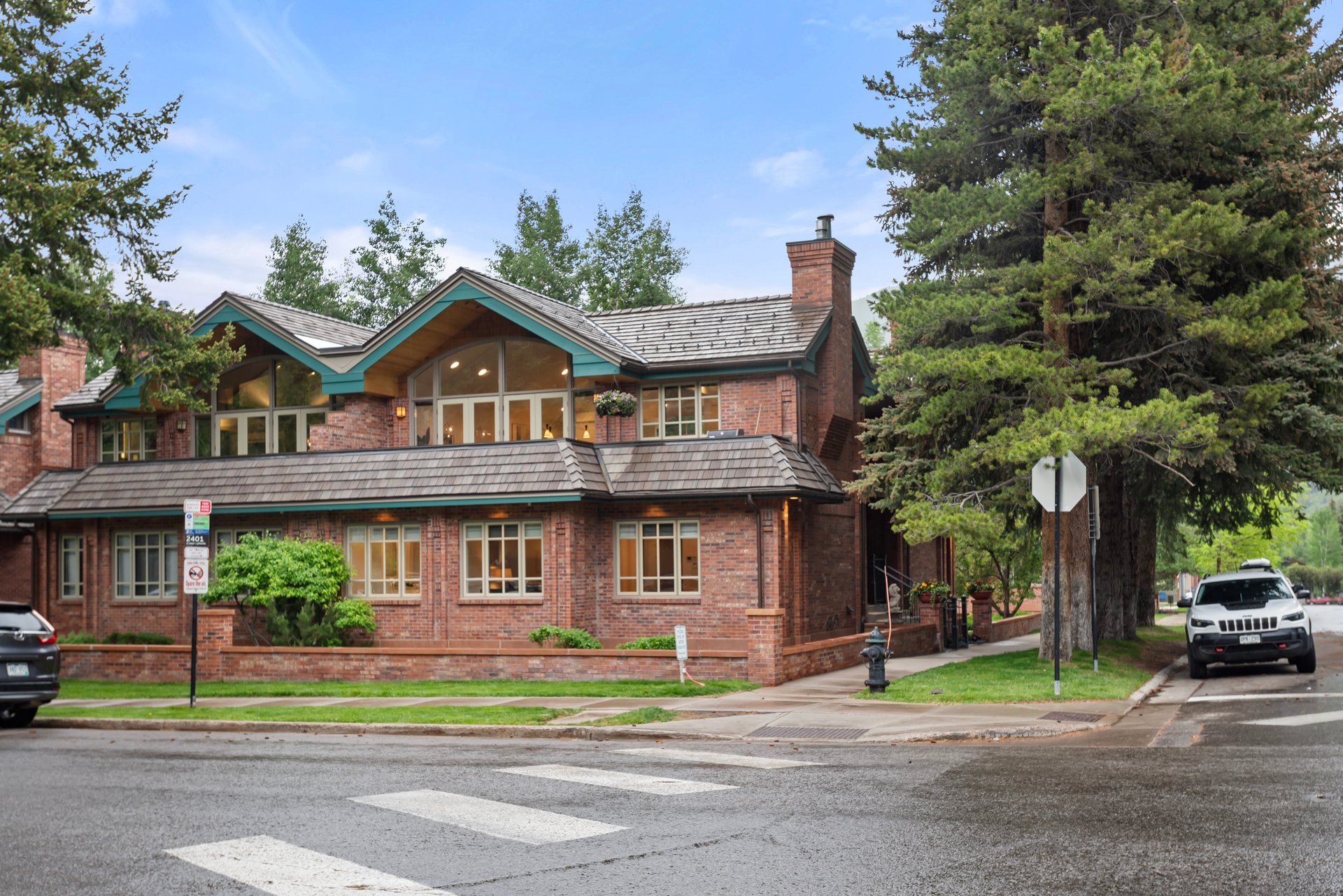 Beautiful Mountain Contemporary Townhome in Aspen Central Core