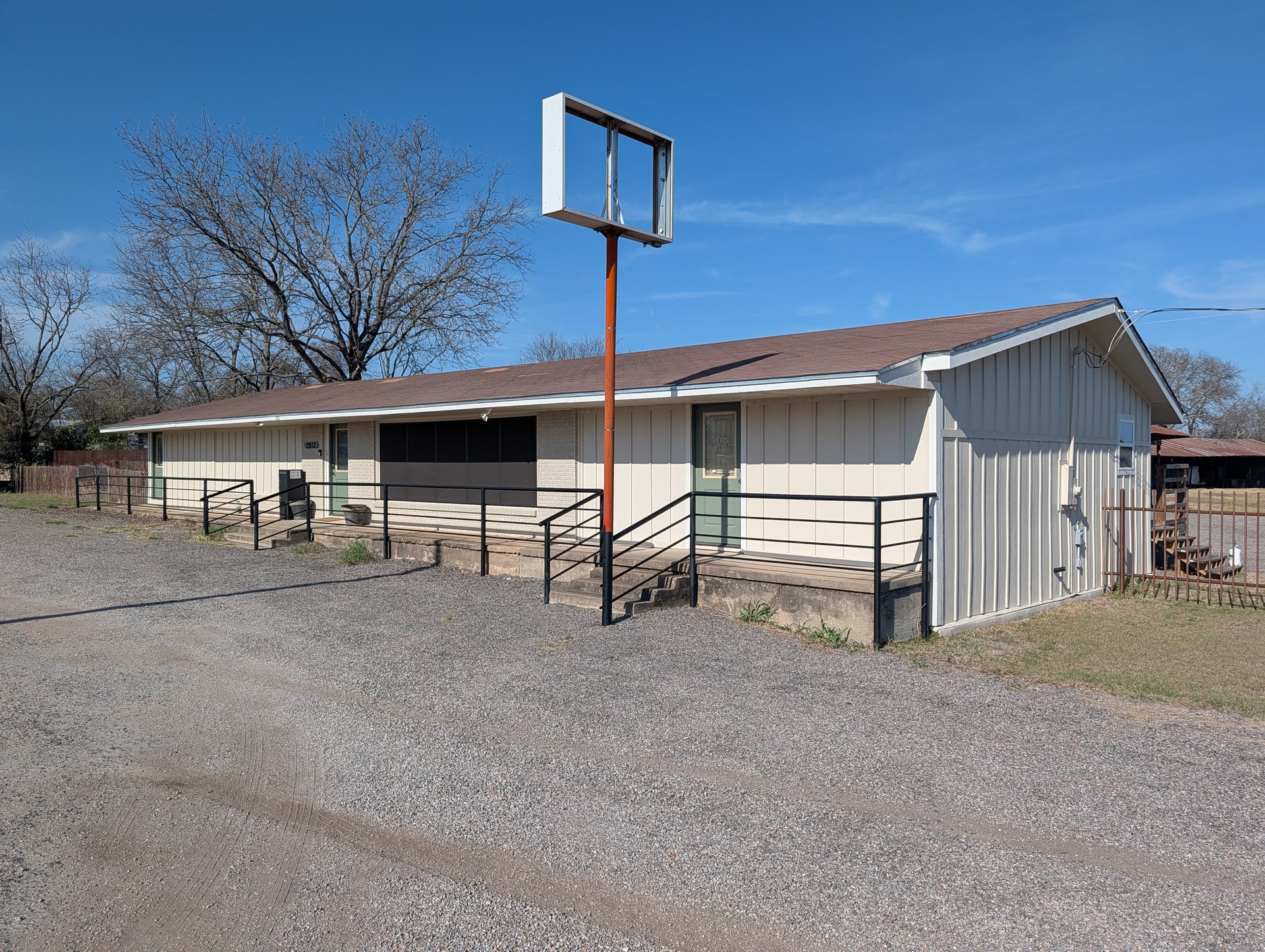 2913 S Hwy 36