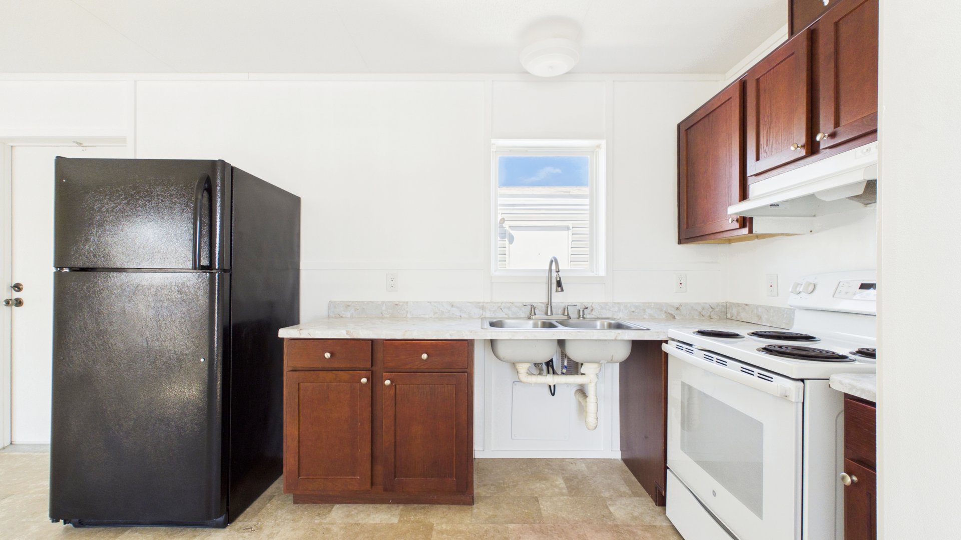 122 W C St