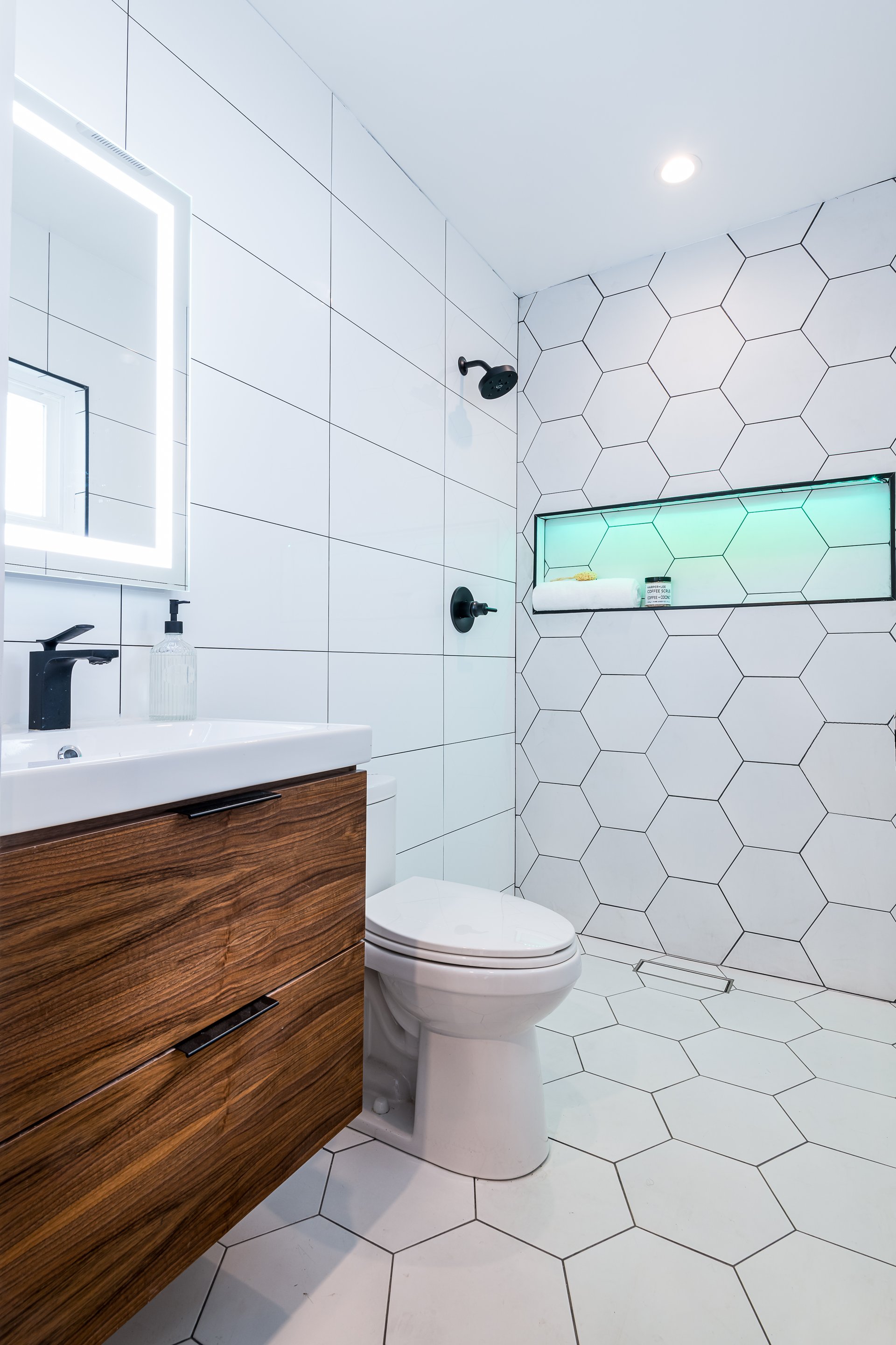 Mid-Century Smart Home in Woodland Hills