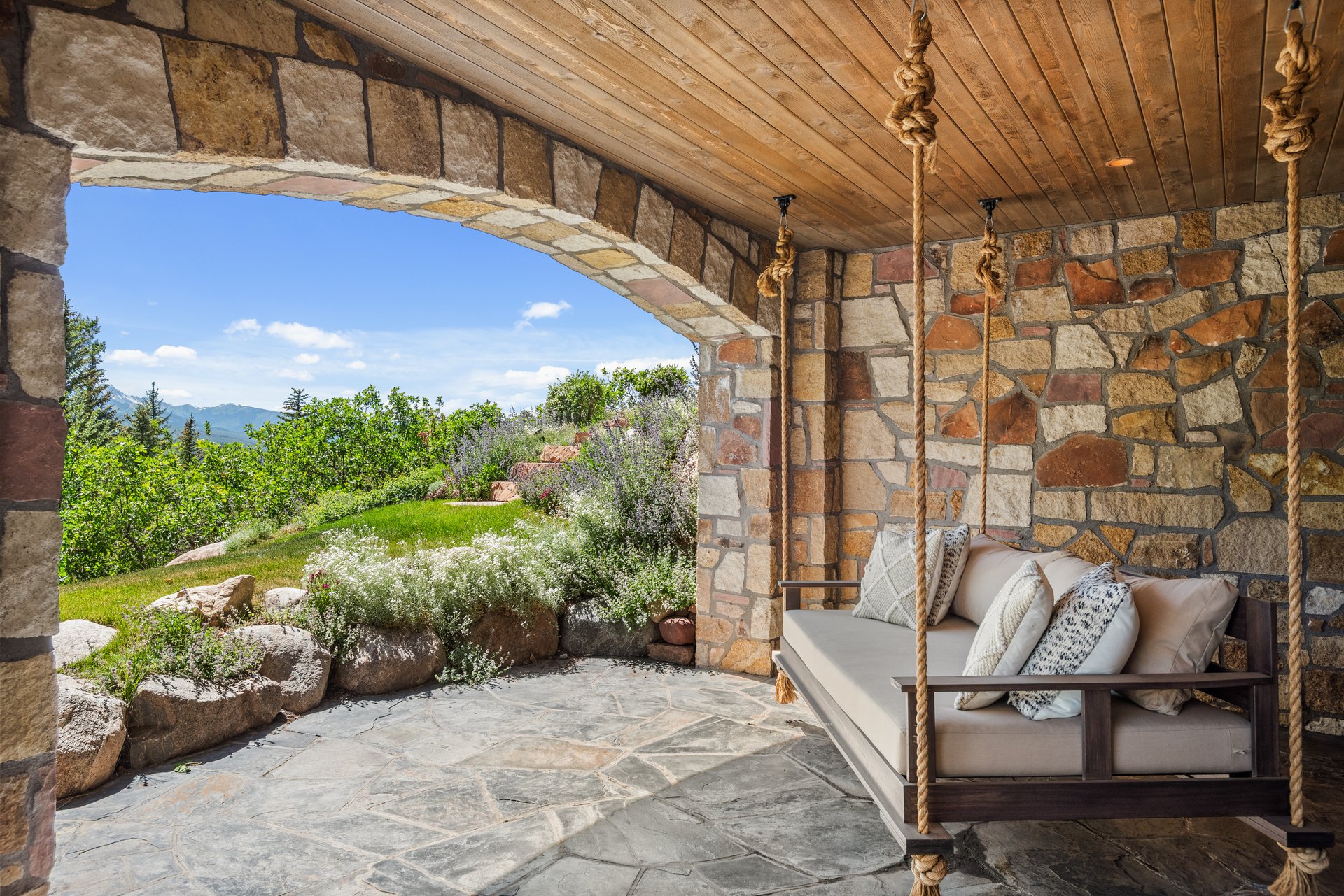 863 Hunter Creek