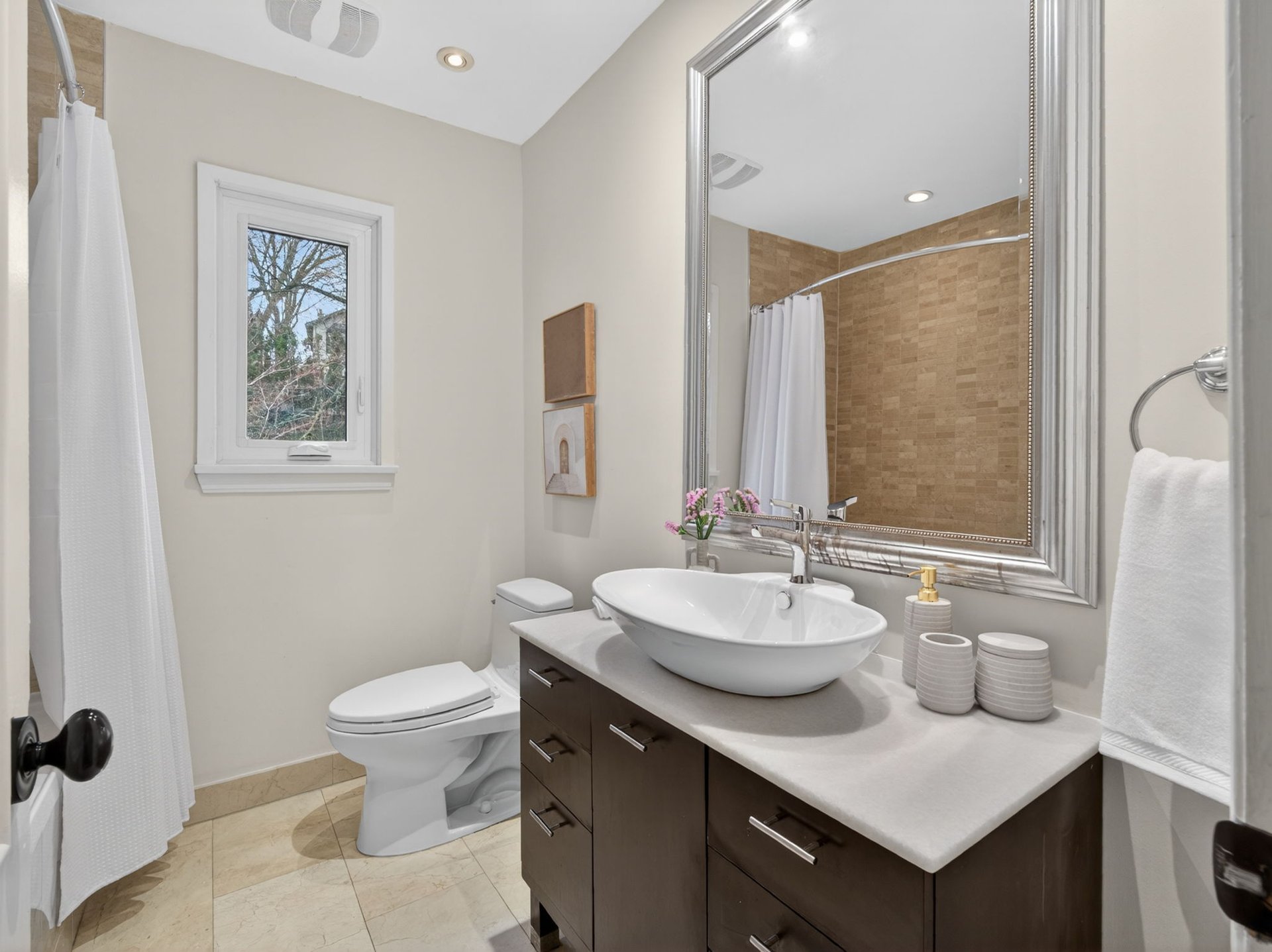  SOLD: Prestigious Forest Hill 