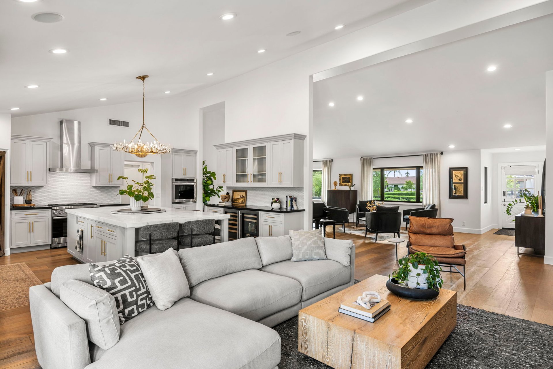 6152 E CALLE CAMELIA
