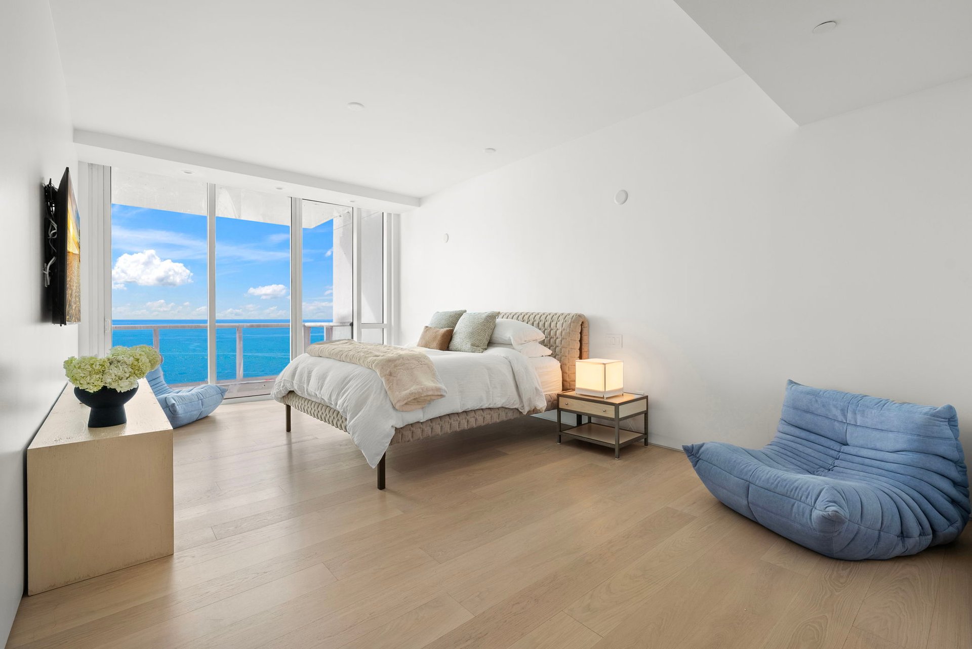100 S Pointe Drive, Residence 1906/07