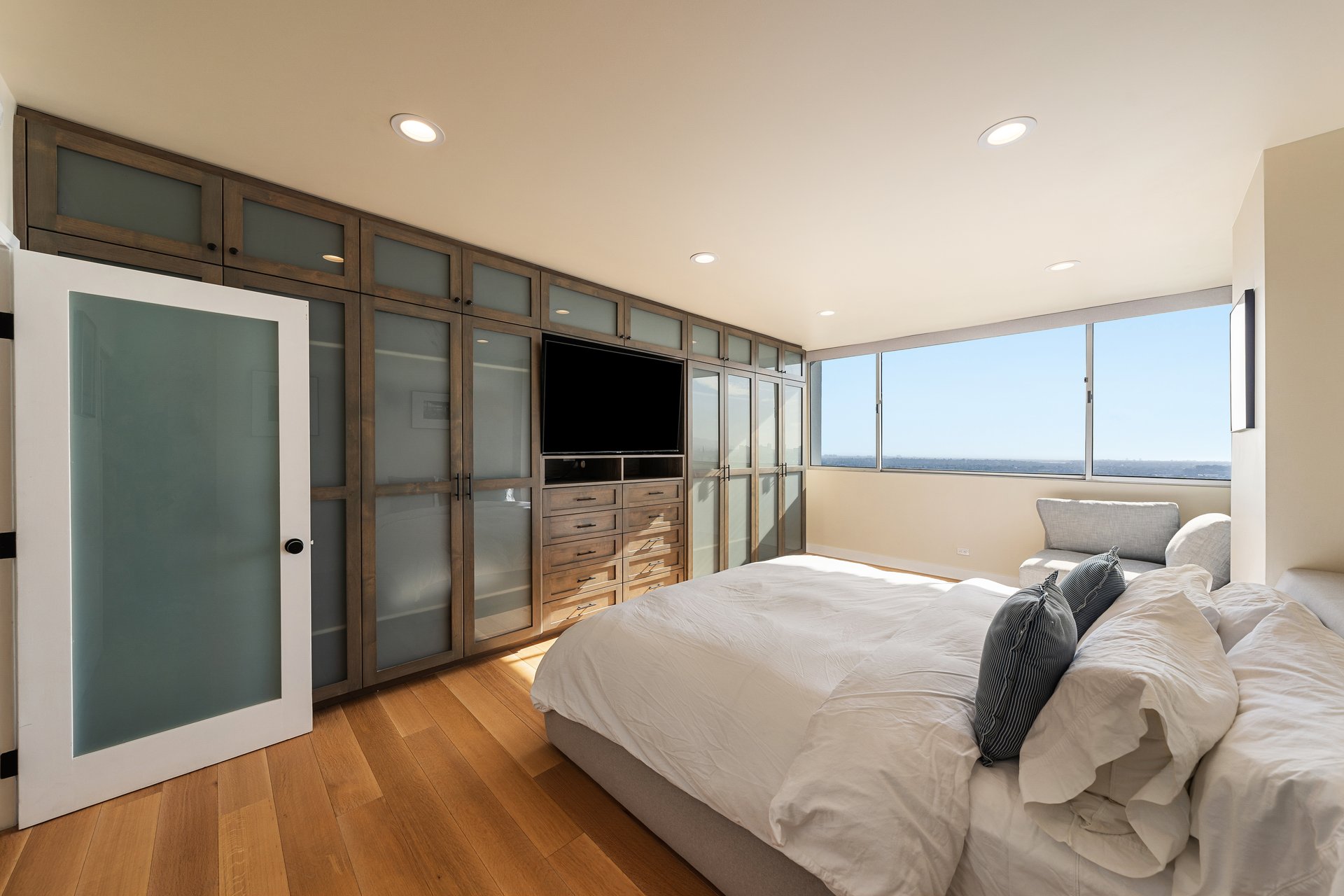 2220 Avenue Of The Stars Unit: 2306
