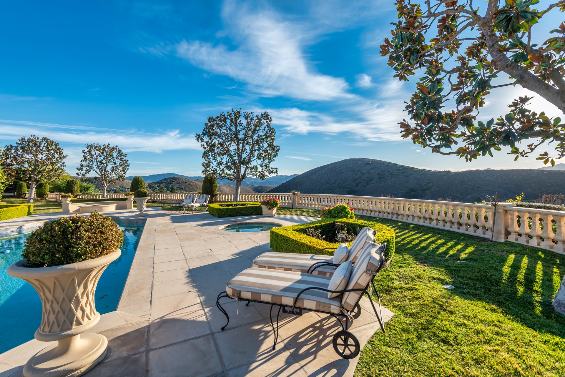 996 Vista Ridge Lane