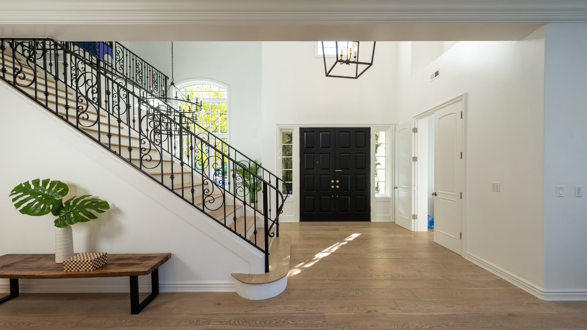 3686 Benedict Canyon Ln, Sherman Oaks 