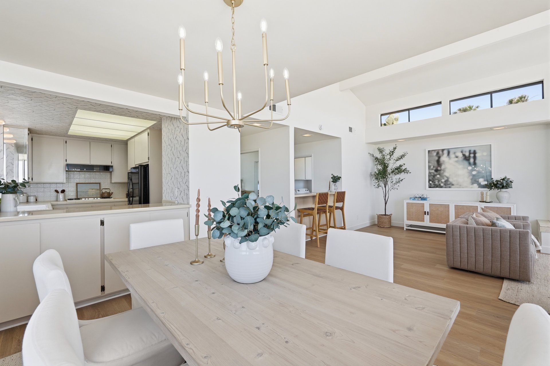 2516 The Strand