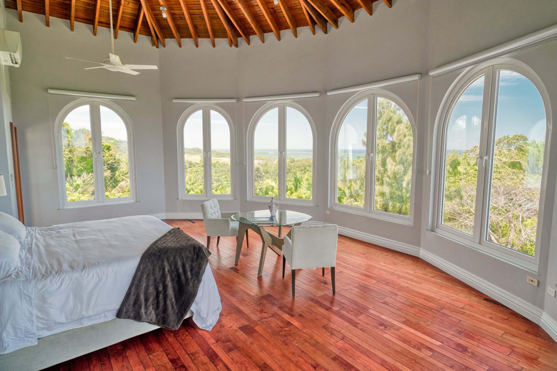 Little Farm By the Sea - Roatan Island
