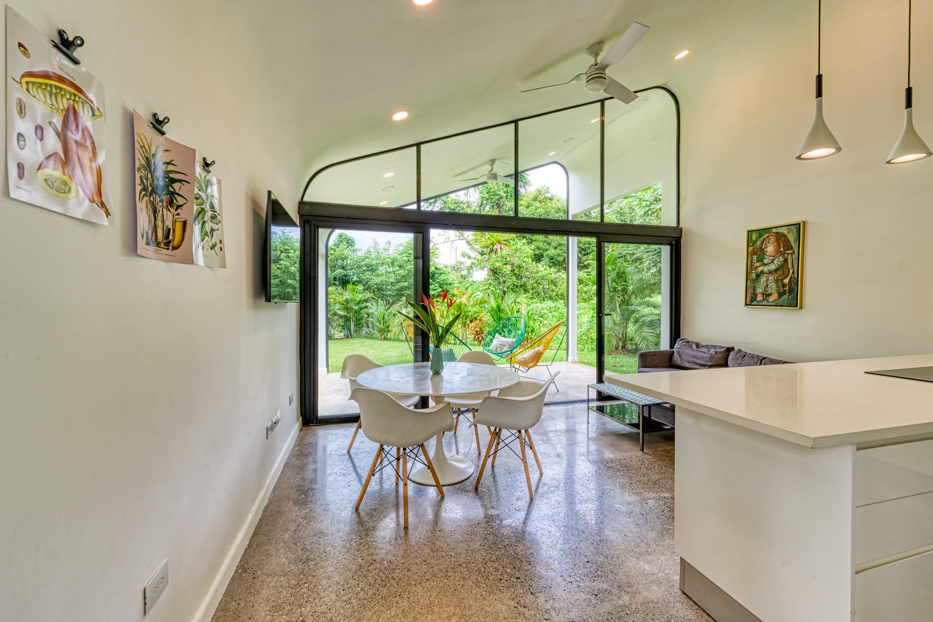 Modern Eco Villa in Central Uvita Only 5 Minutes from Surf Beach