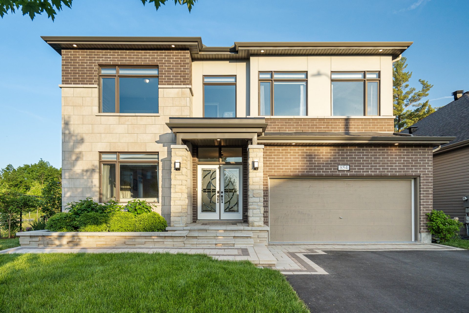 854 Stallion Crescent