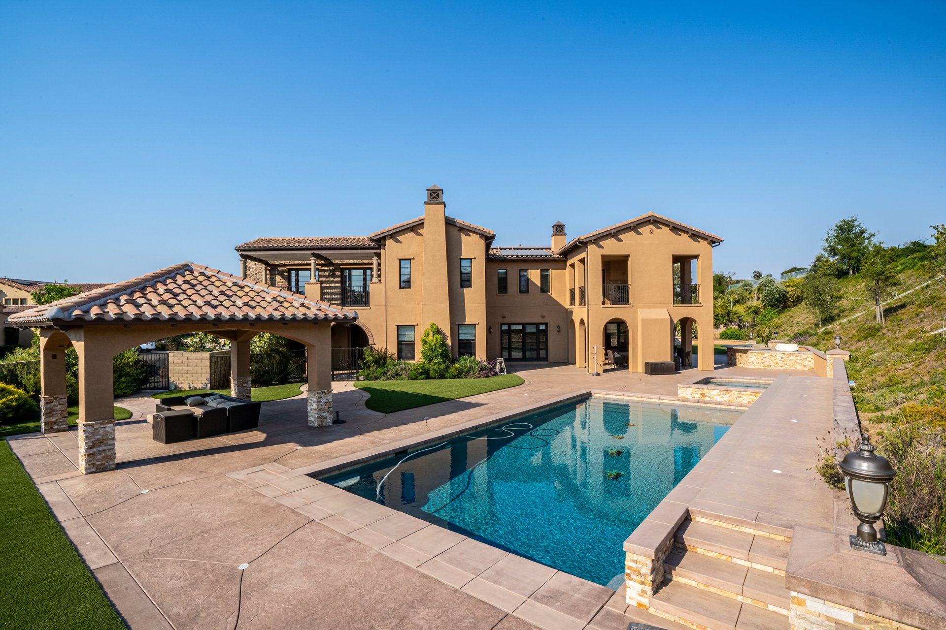 823 Via Sedona