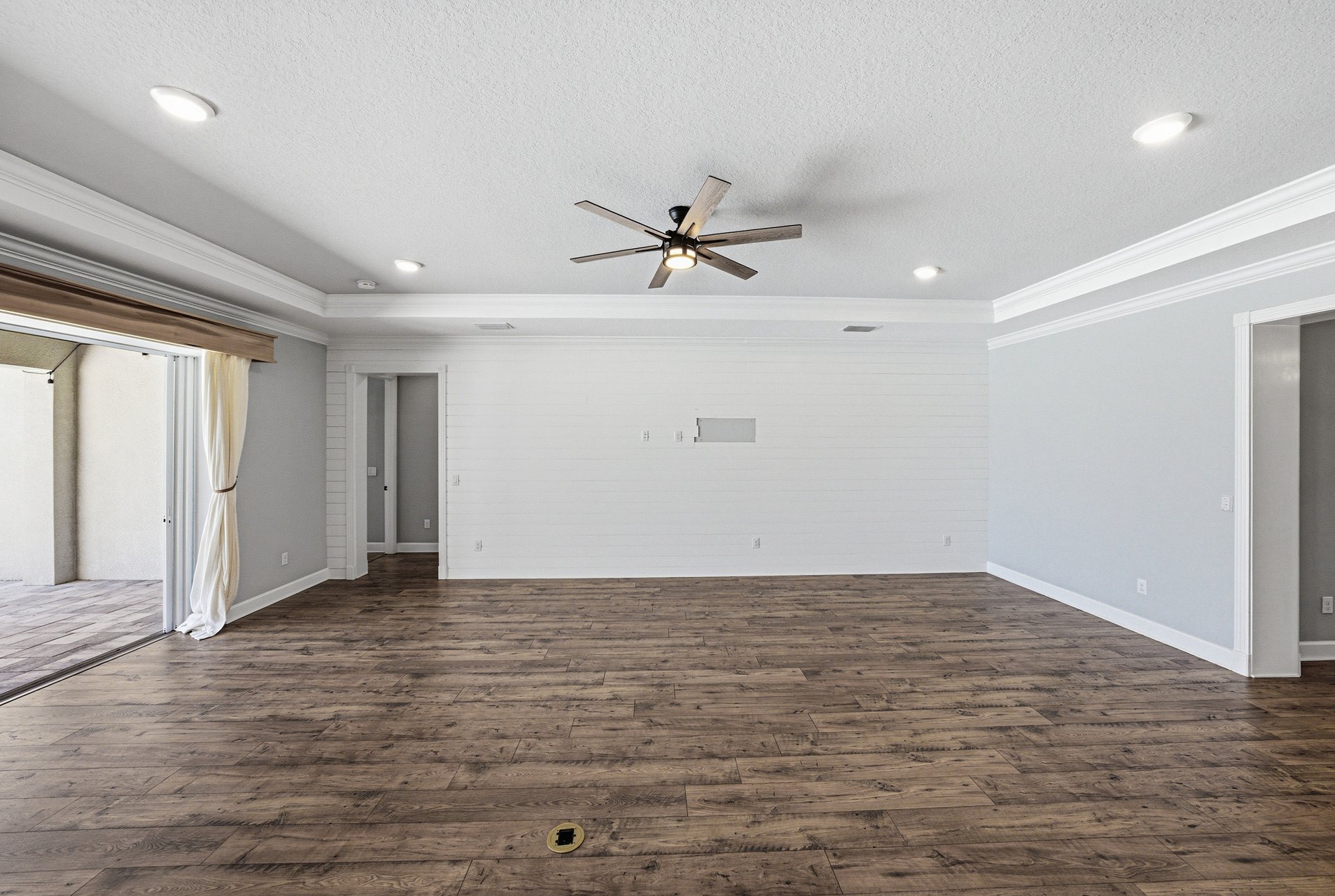 6883 BRADBURY CIR