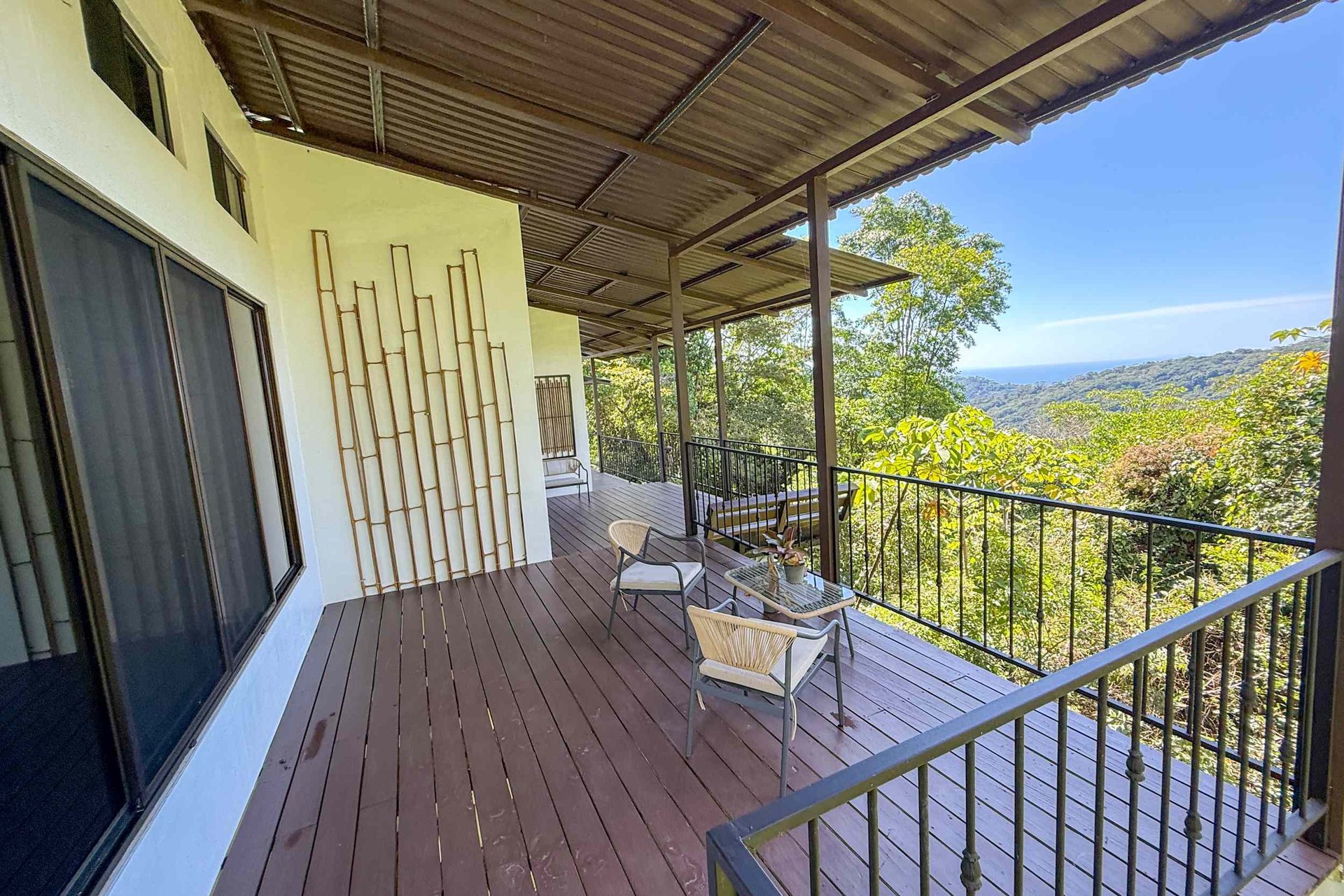 Totally Remodeled Coastal Jungle 2-Bedroom Sanctuary Home with Valley & Ocean Views in Lagunas above Dominical Costa Rica