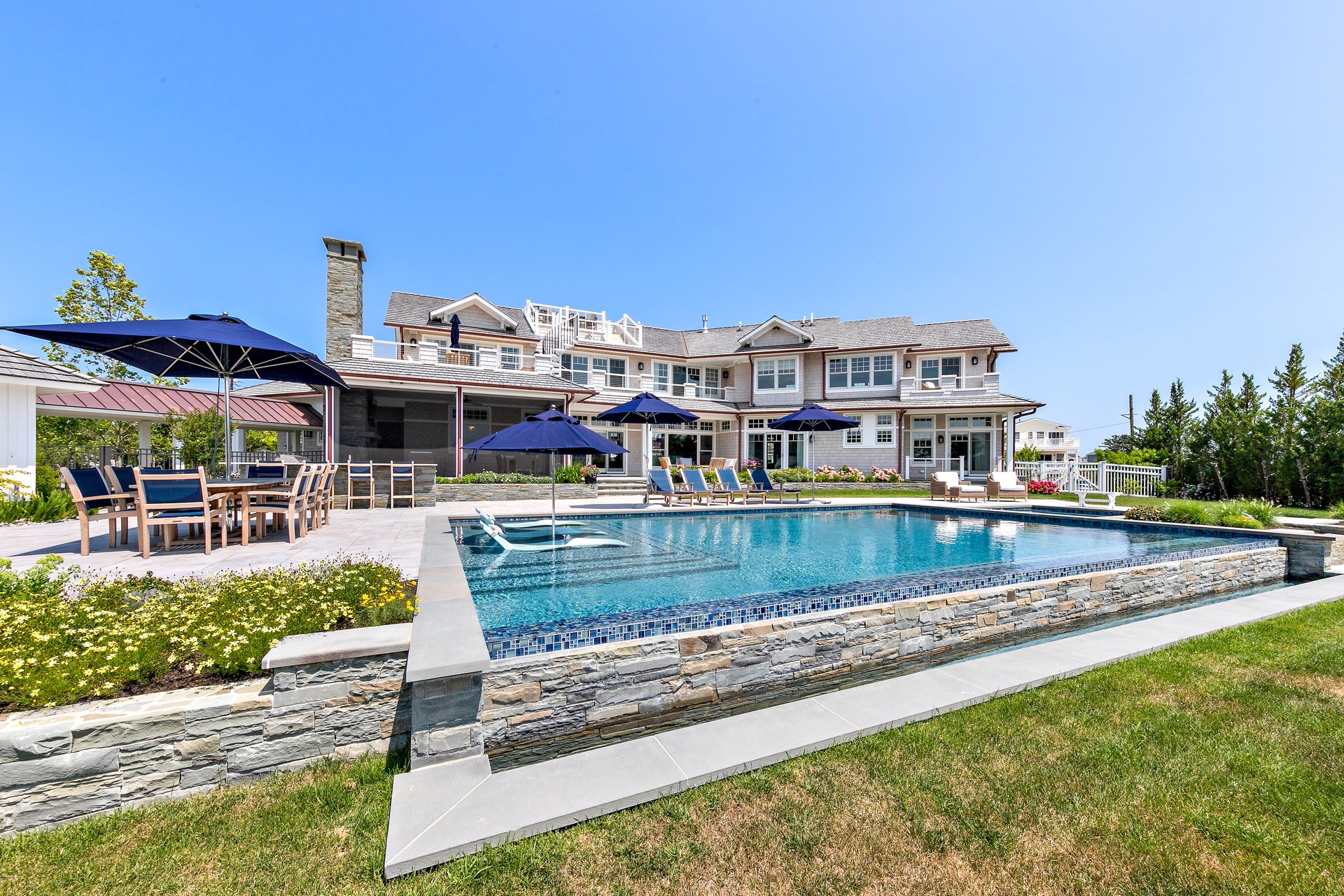 400 Leeward Ave