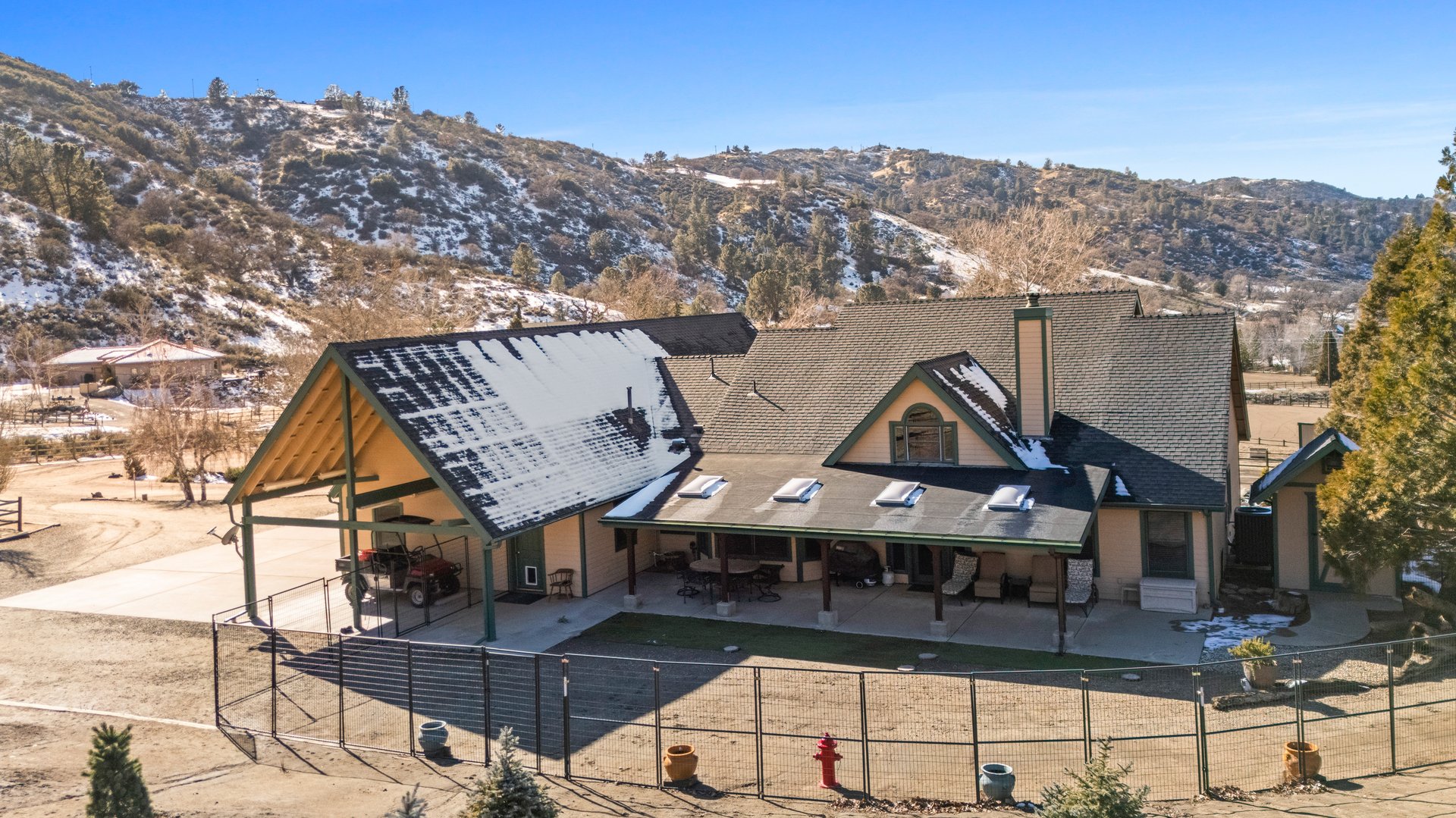 Equestrian Estate in Bear Valley Springs: 25820 Skyline Drive