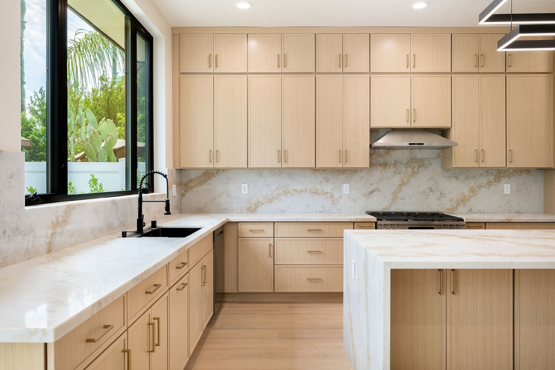 17510 Miranda St, Encino