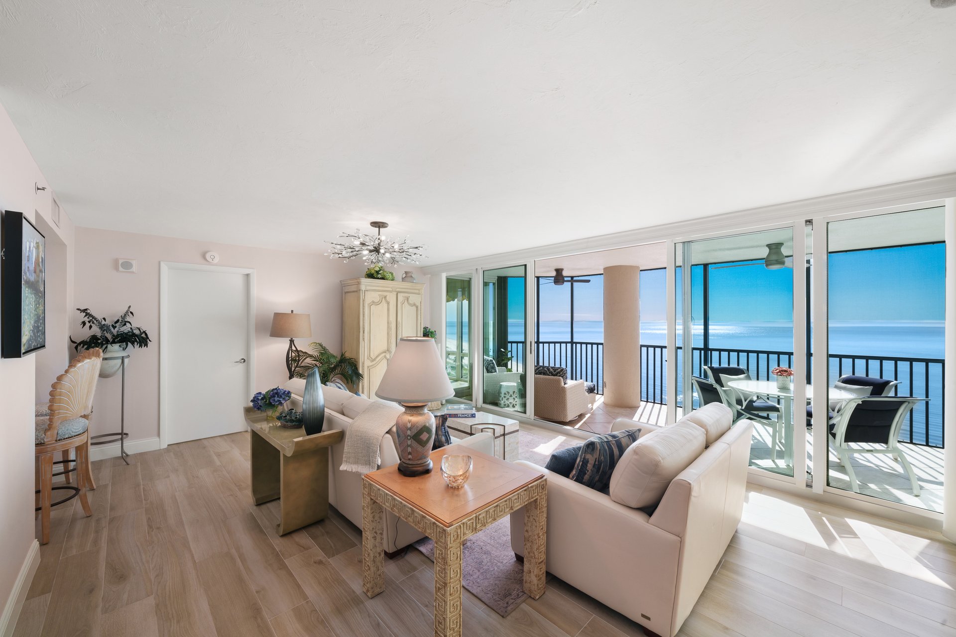 VISTAS 903 AT PARK SHORE