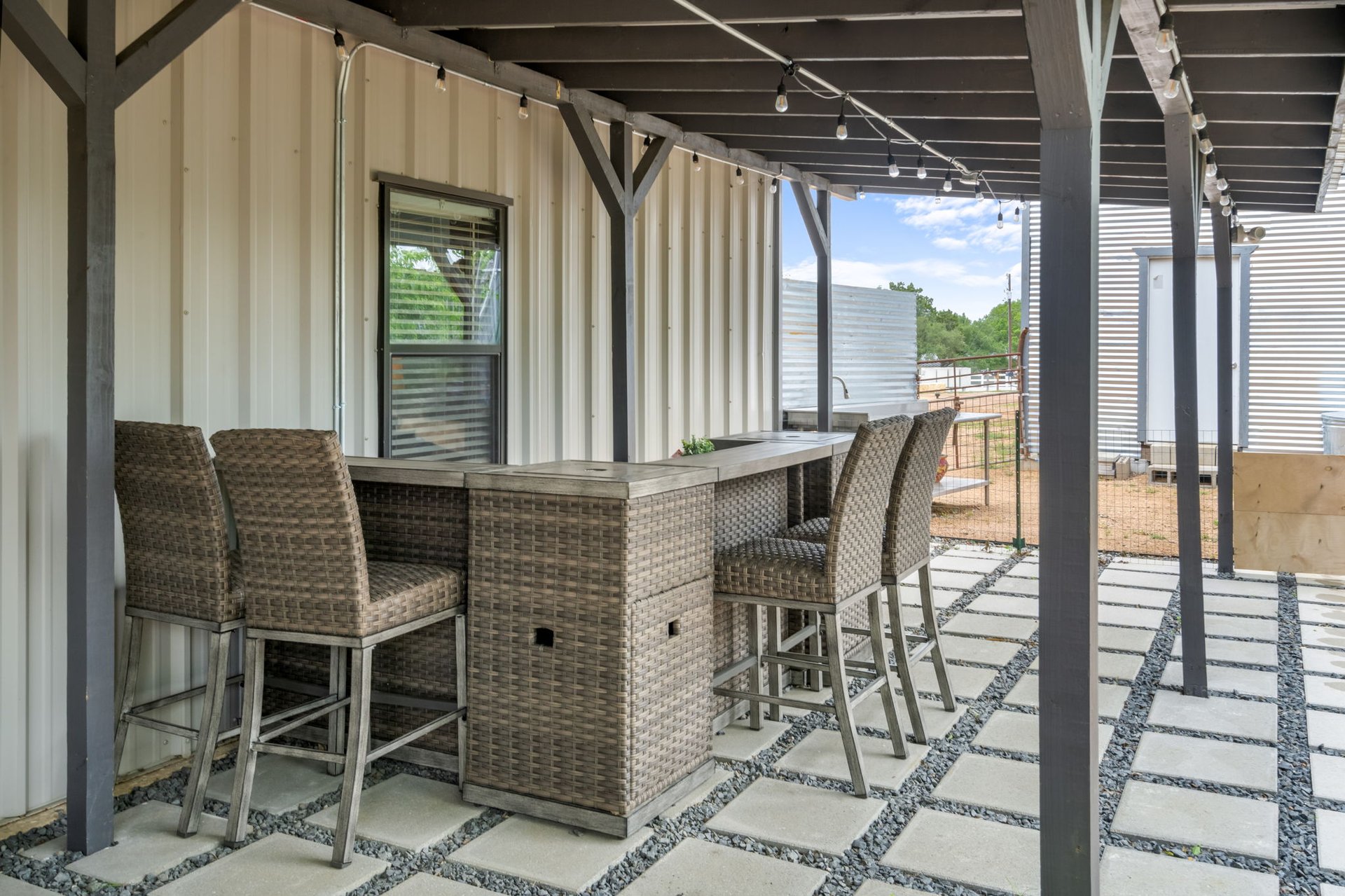 Unique Residential/Commercial Property - 180 Henly LOOP