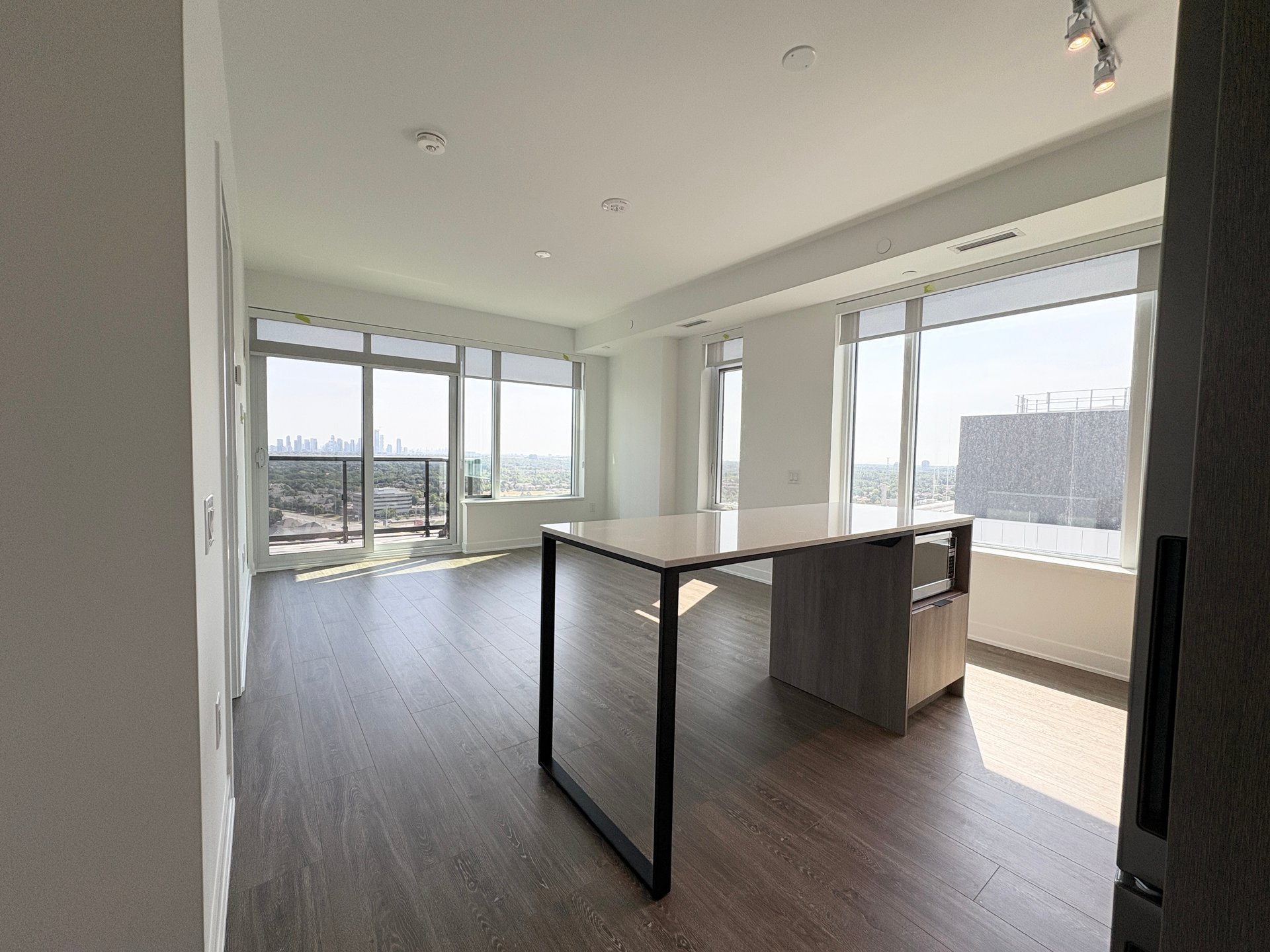 2495 Eglinton Avenue W 1703