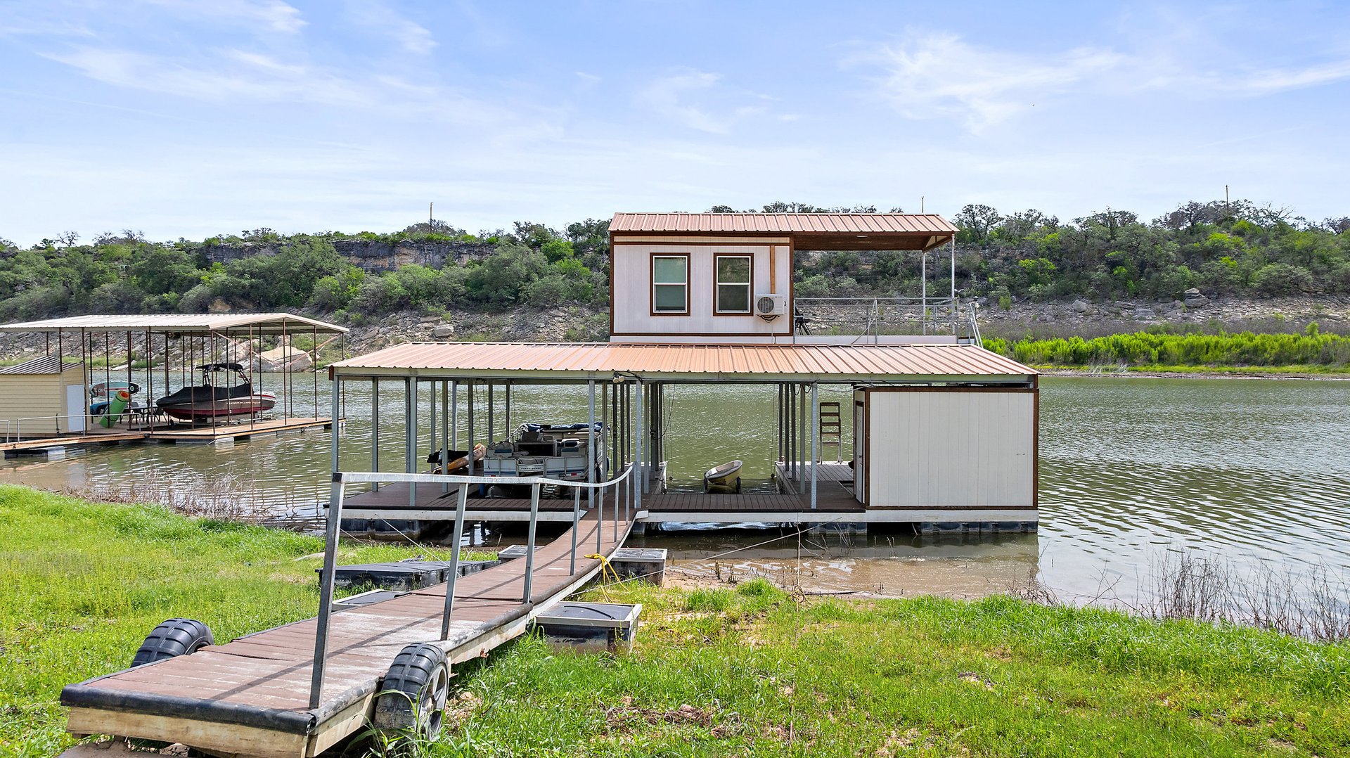 907 Lake Shore Dr.