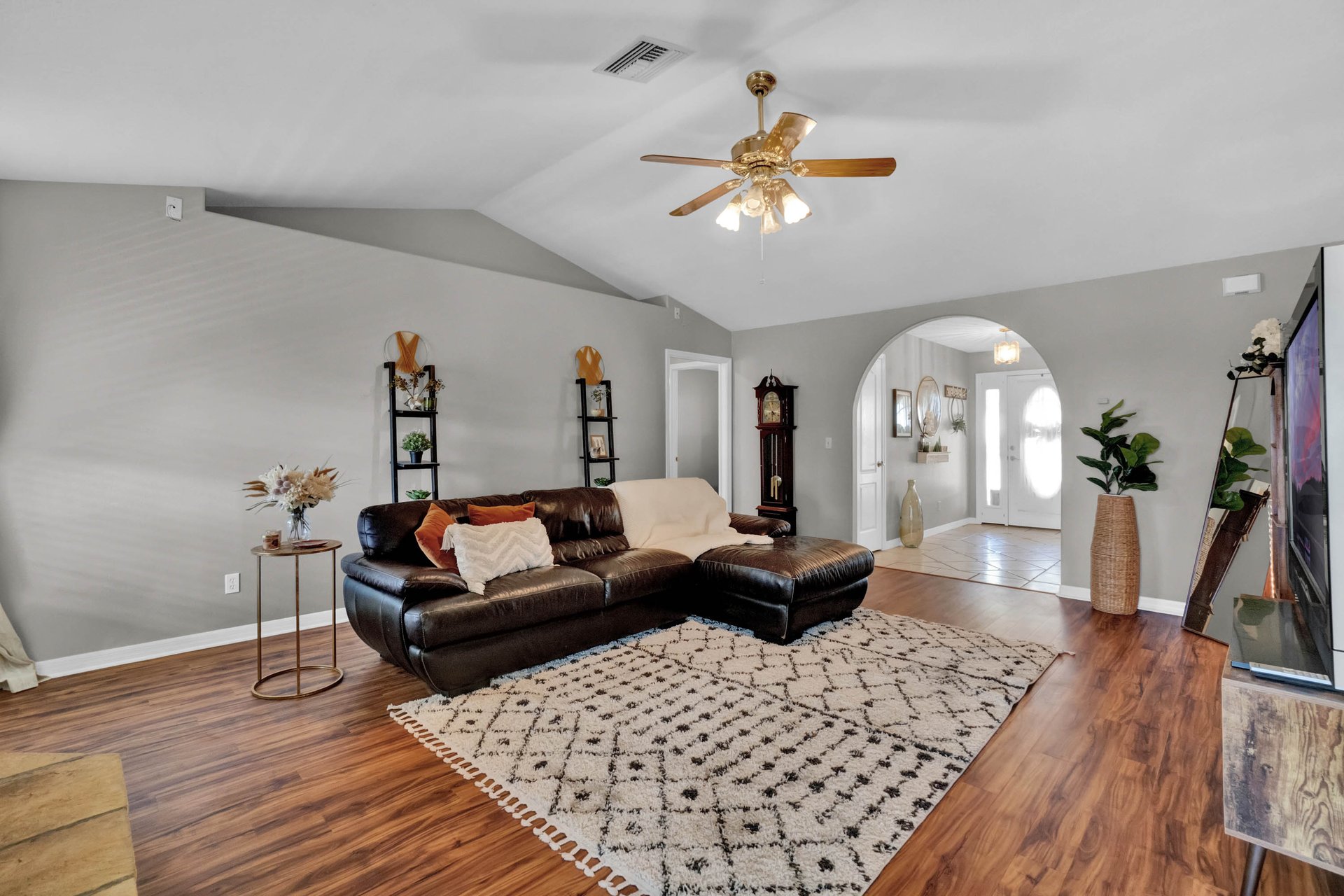 10311 Dog Patch Ln