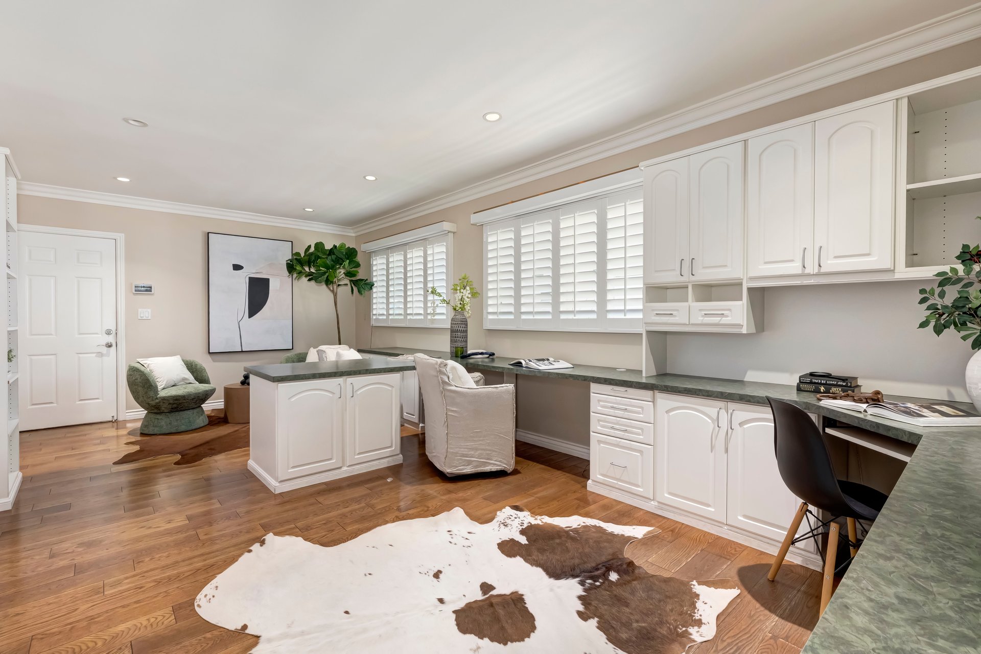 2302 Duxbury Cir, Beverlywood