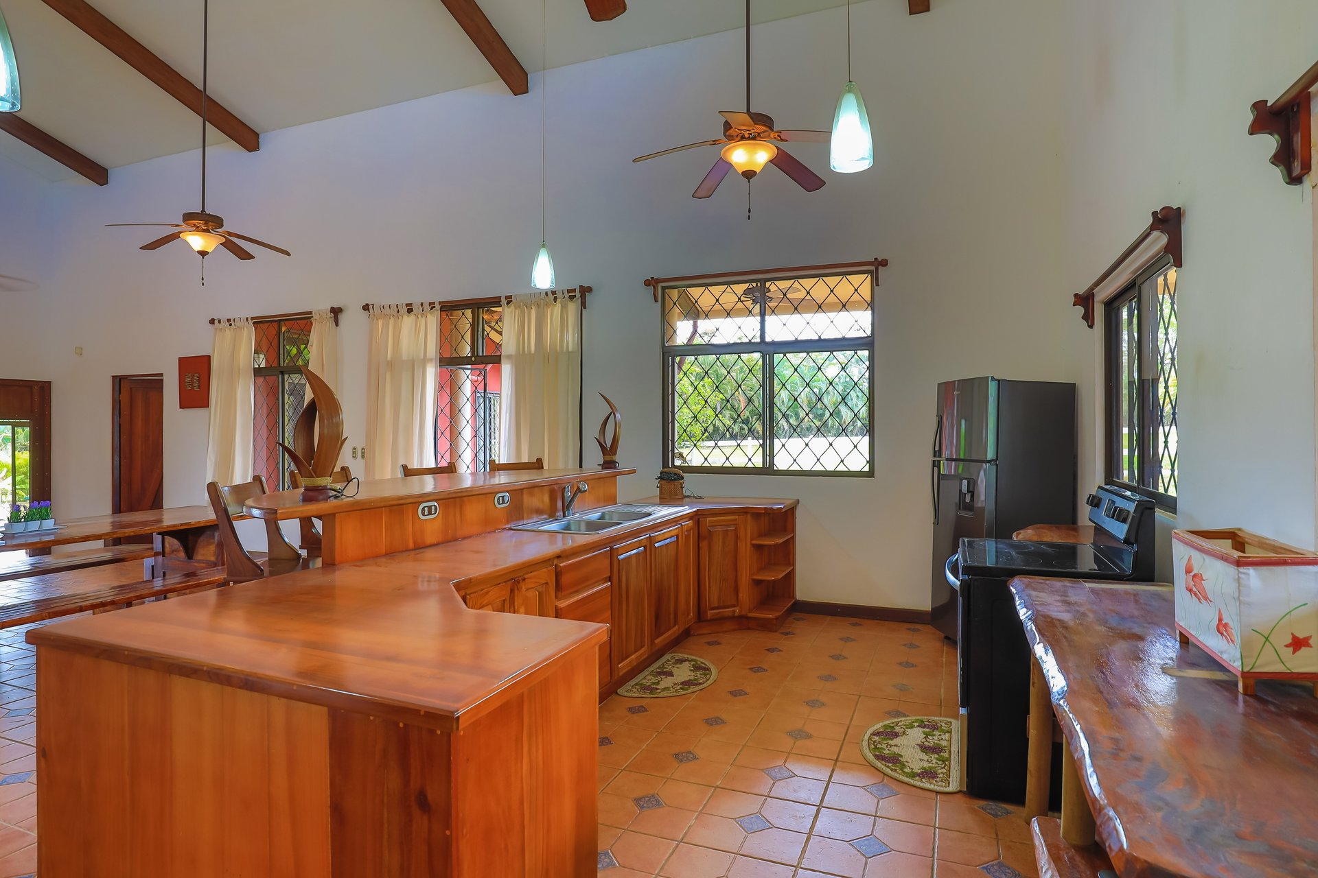 Hacienda-Style Retreat For Sale in Naranjito
