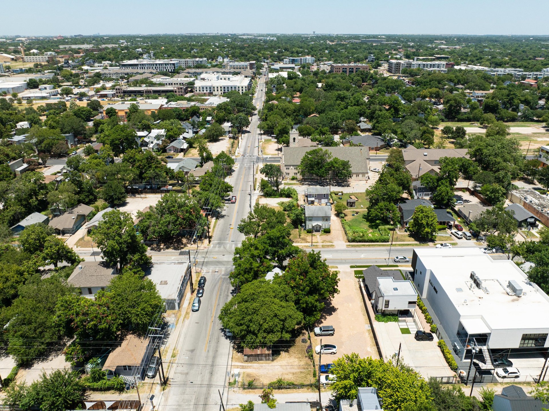 2201 E Cesar Chavez