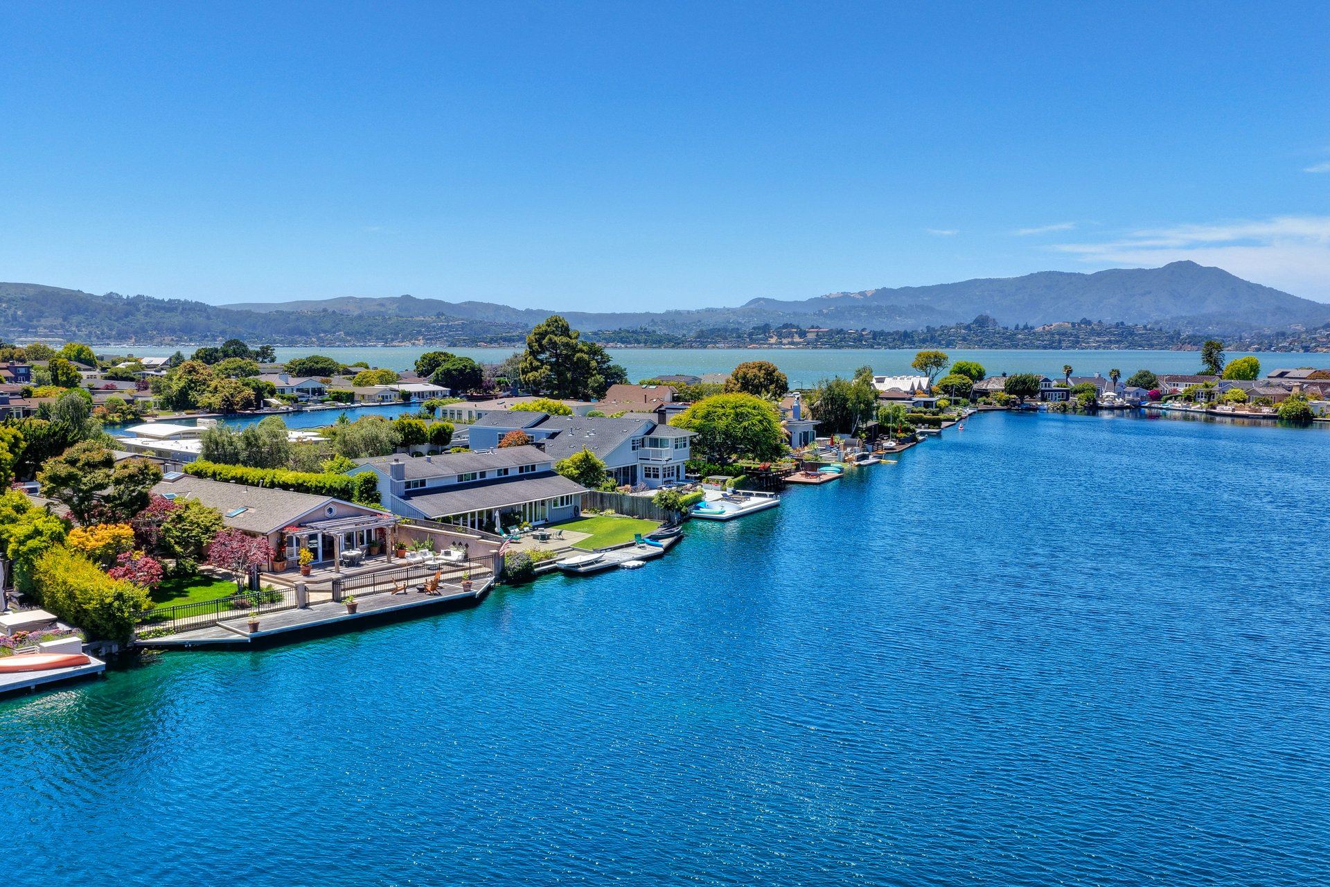 Beautiful Single Level on the Belvedere Lagoon