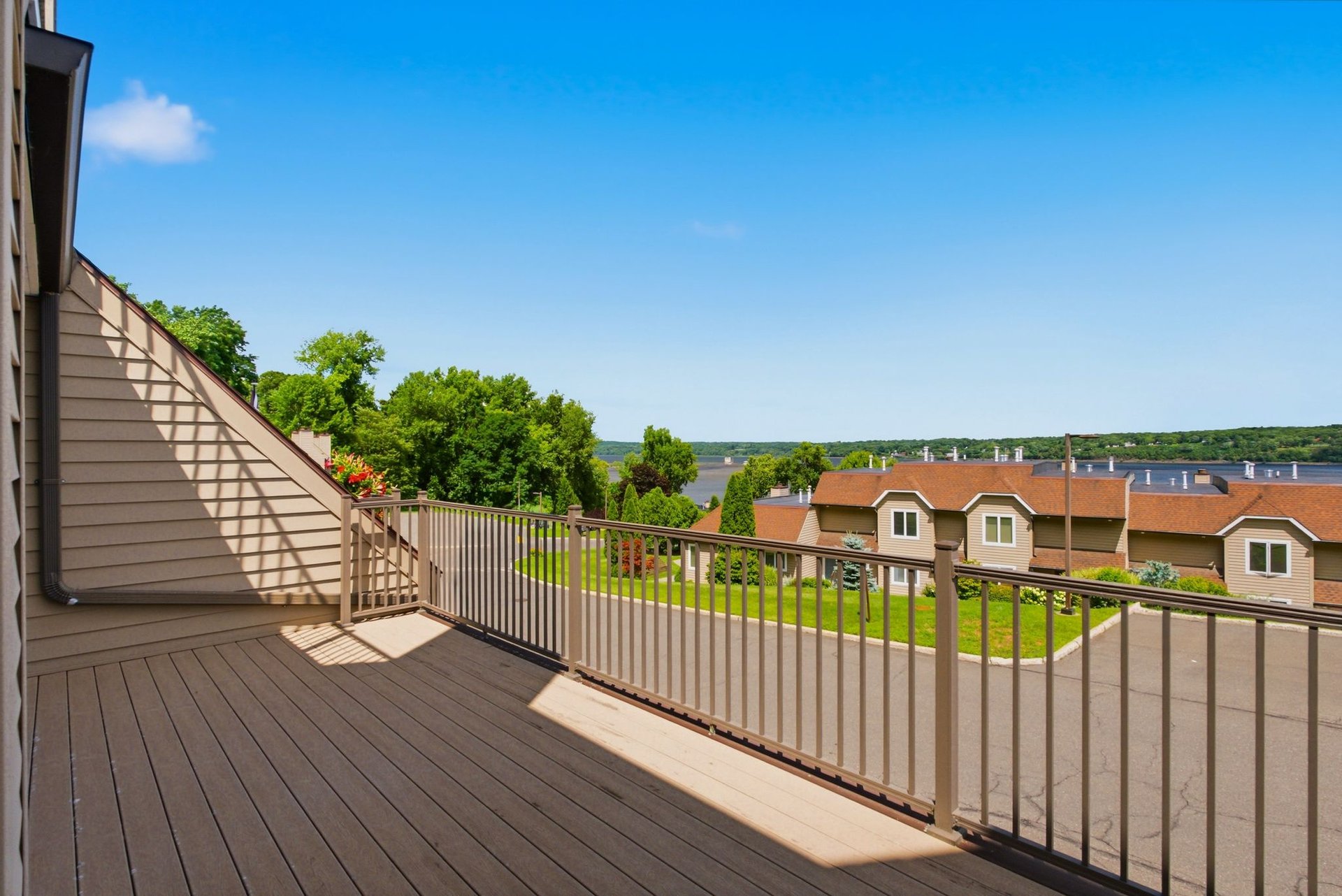44 Riverview Condo