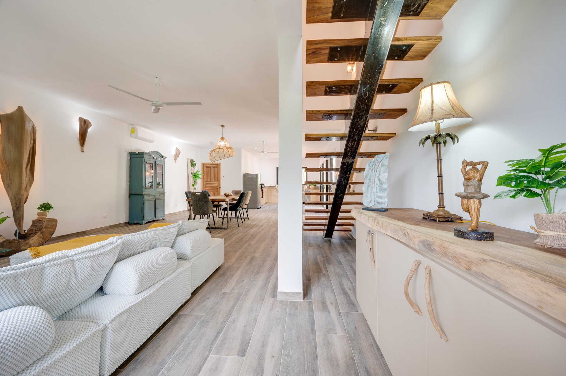 V-Jungla Cecile Refundores | Spacious Modern Villa with Pool, Guest House & Tropical Garden Near Tamarindo Beach