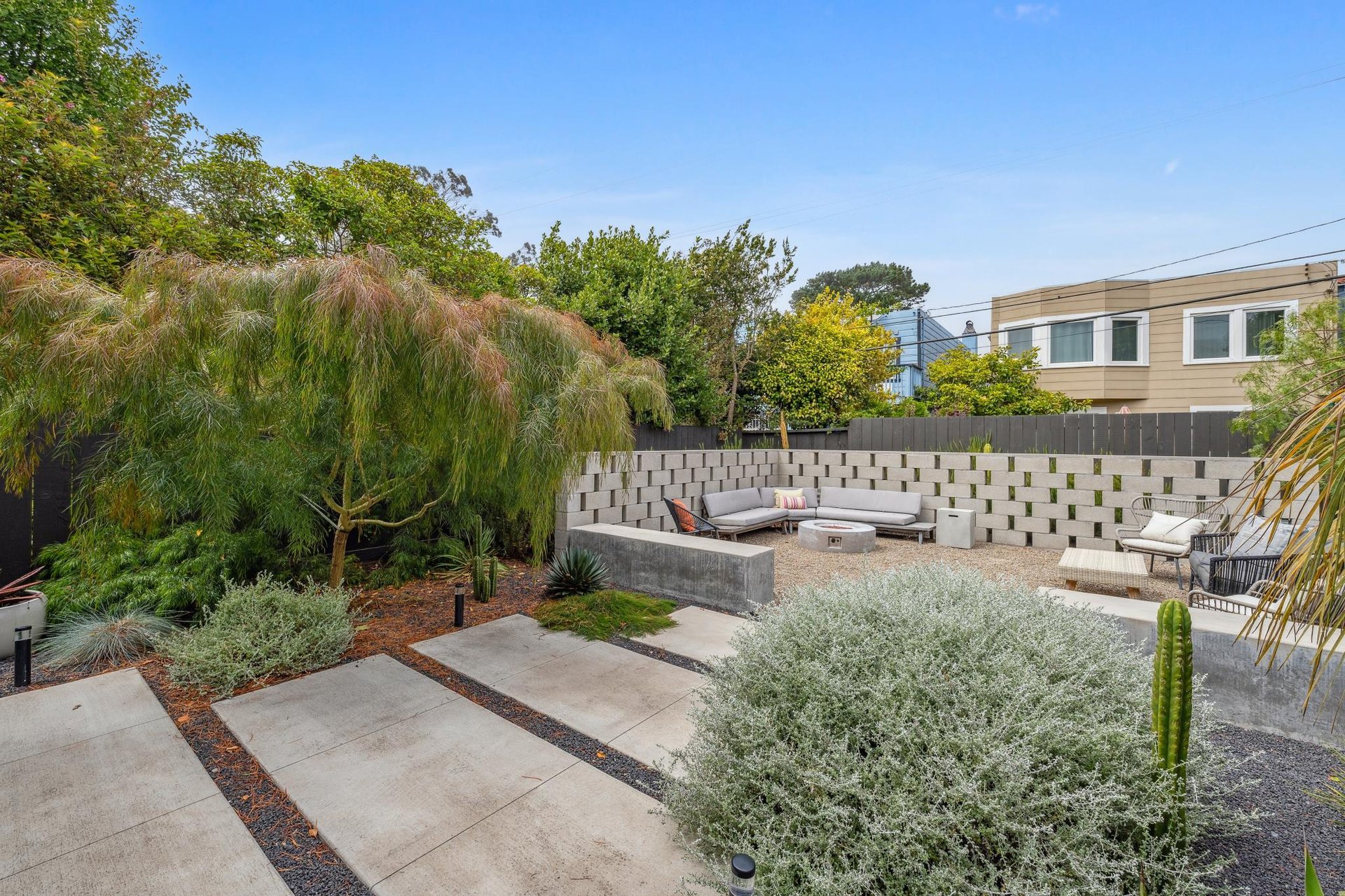 155 Evelyn Way